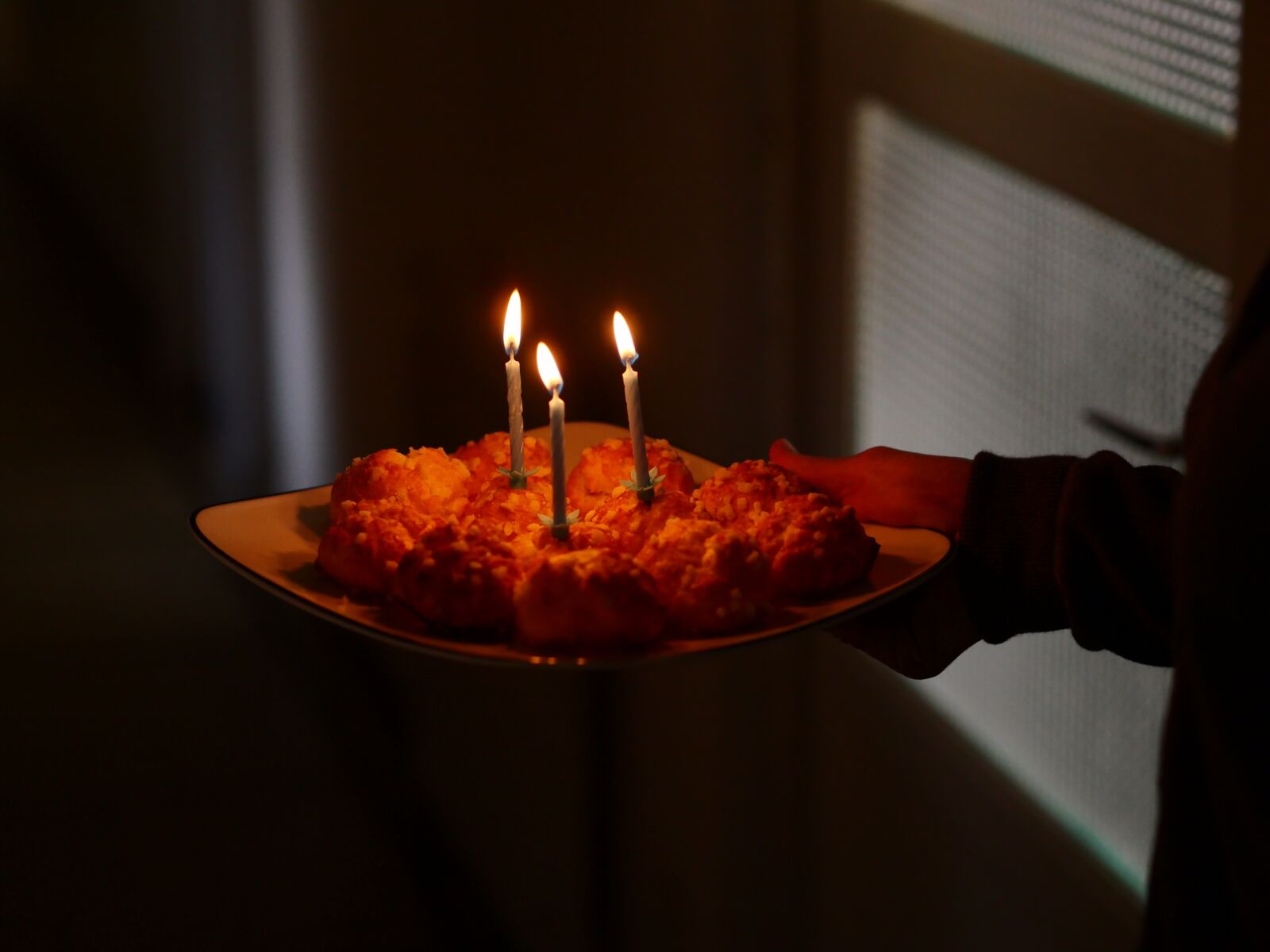 Panasonic Lumix DMC-GX8 sample photo. Birthday, candlelight, cake photography