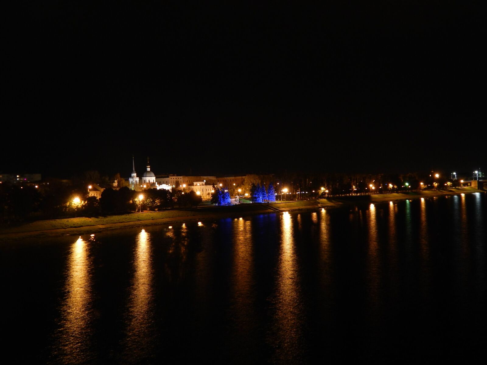 Nikon Coolpix L820 sample photo. River, night, evening photography