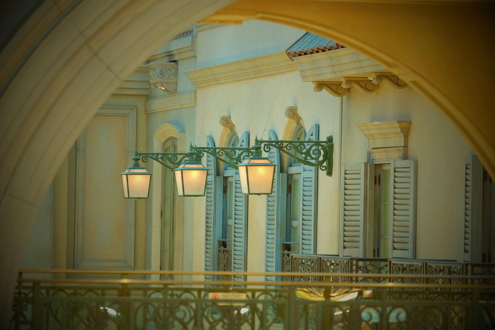 Fujifilm XF 55-200mm F3.5-4.8 R LM OIS sample photo. Lamps, gothic, architecture photography