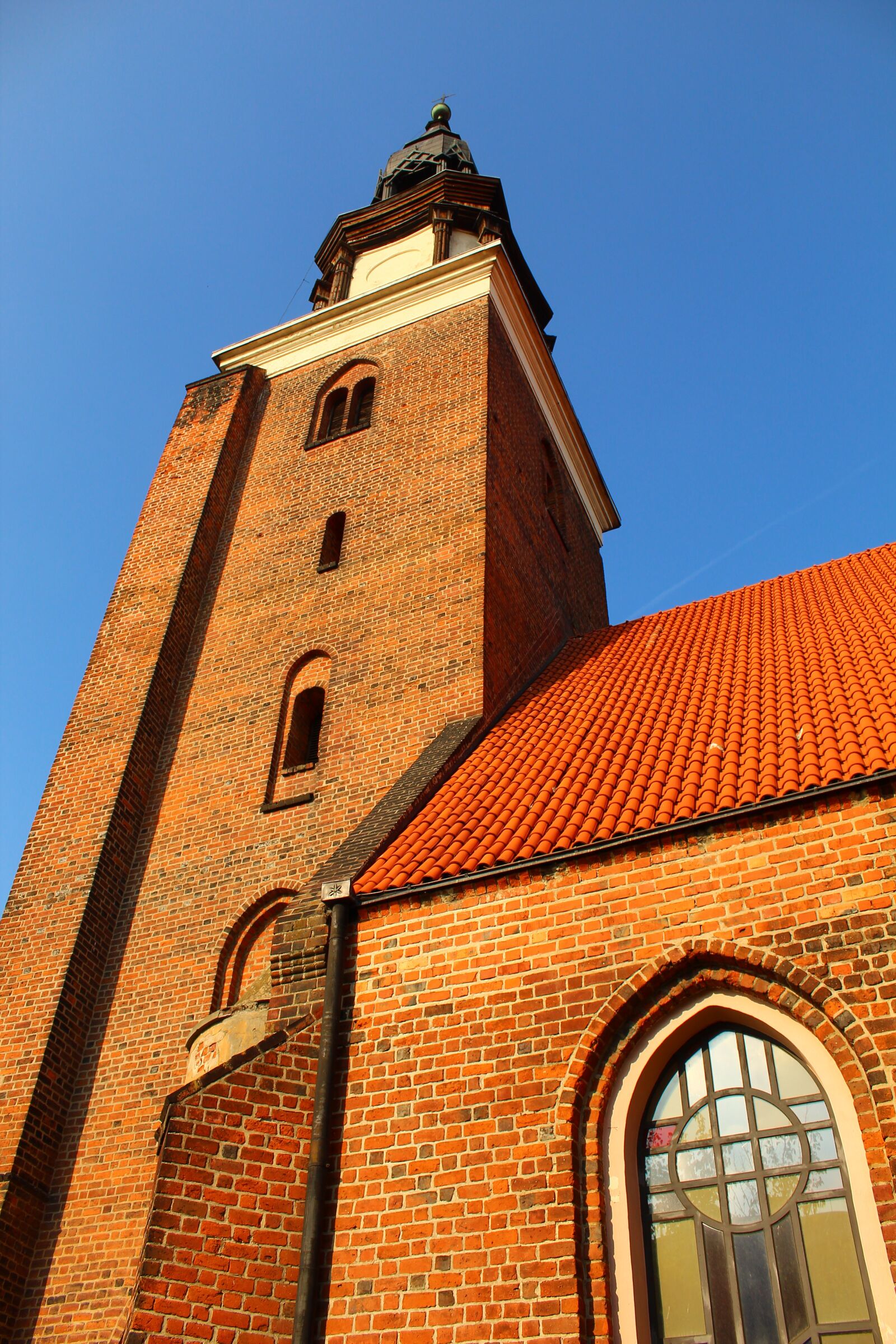 Canon EOS 4000D (EOS Rebel T100 / EOS 3000D) sample photo. Church, catholicism, tower photography