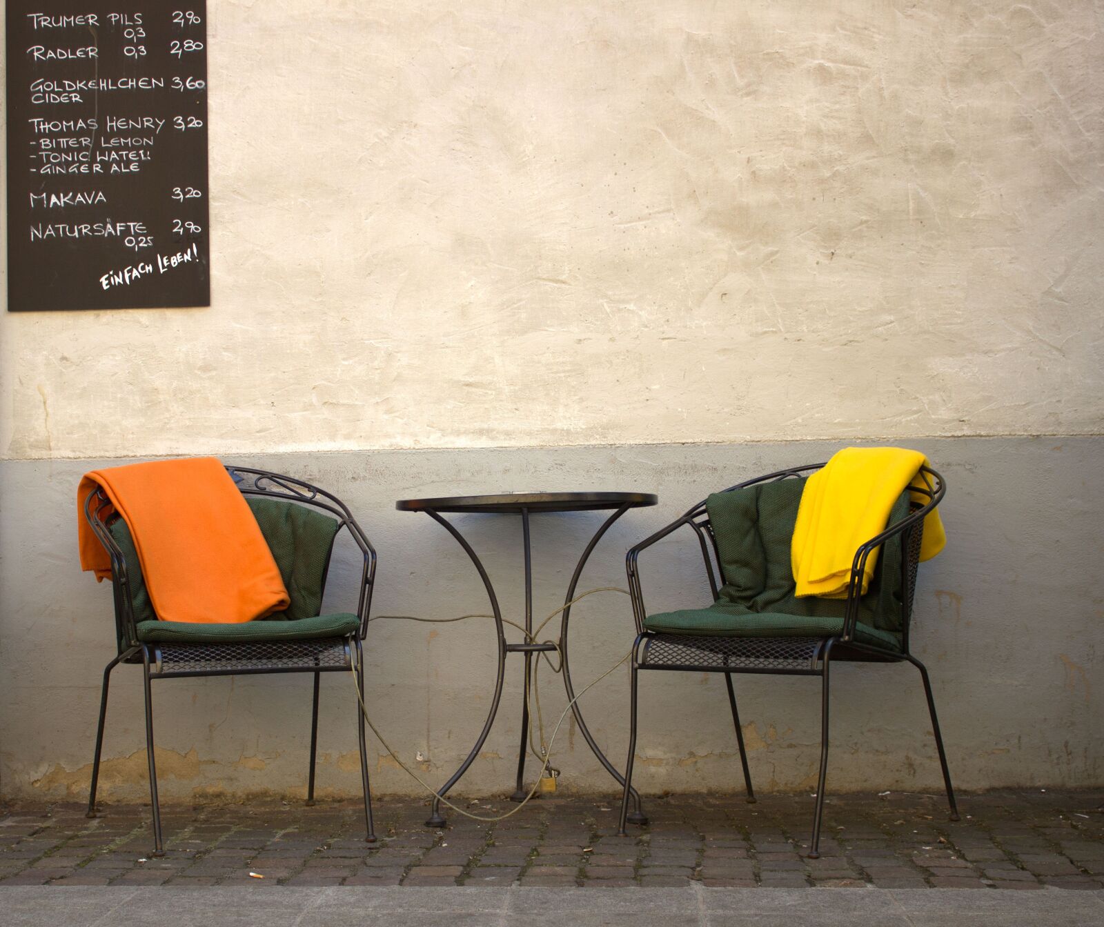 Canon EOS 600D (Rebel EOS T3i / EOS Kiss X5) sample photo. Chair, still, city photography