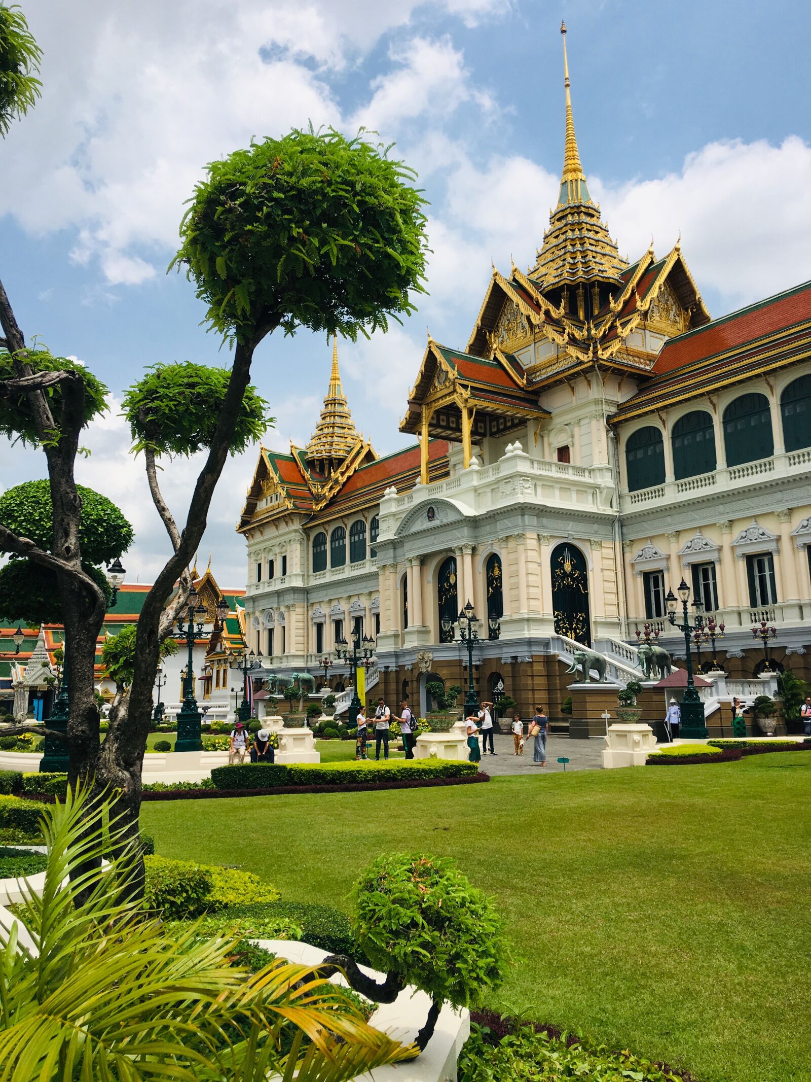 iPhone 6s Plus back camera 4.15mm f/2.2 sample photo. Thailand, wat, temple photography