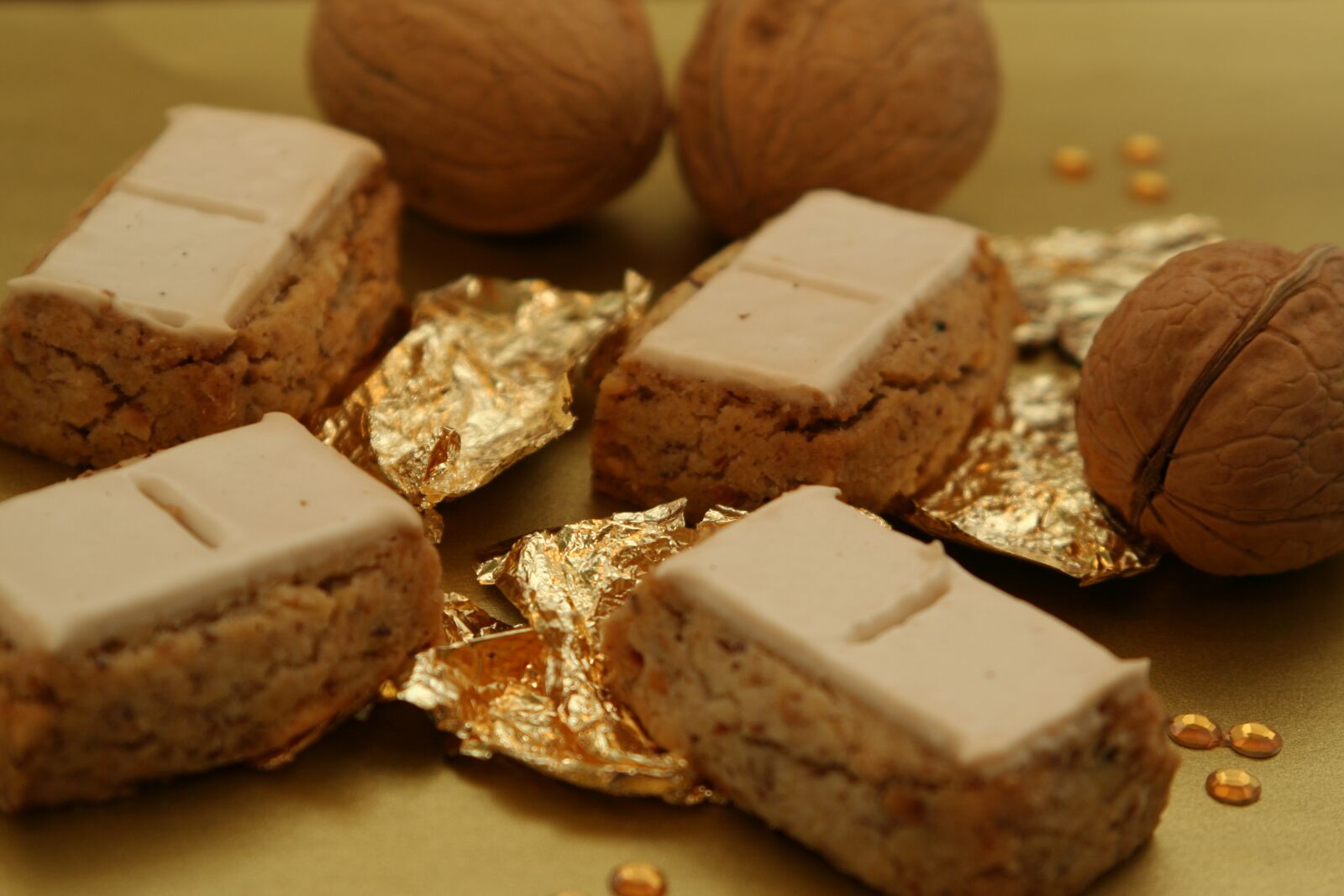 Canon EOS 350D (EOS Digital Rebel XT / EOS Kiss Digital N) sample photo. Pastries, finnish nut bread photography