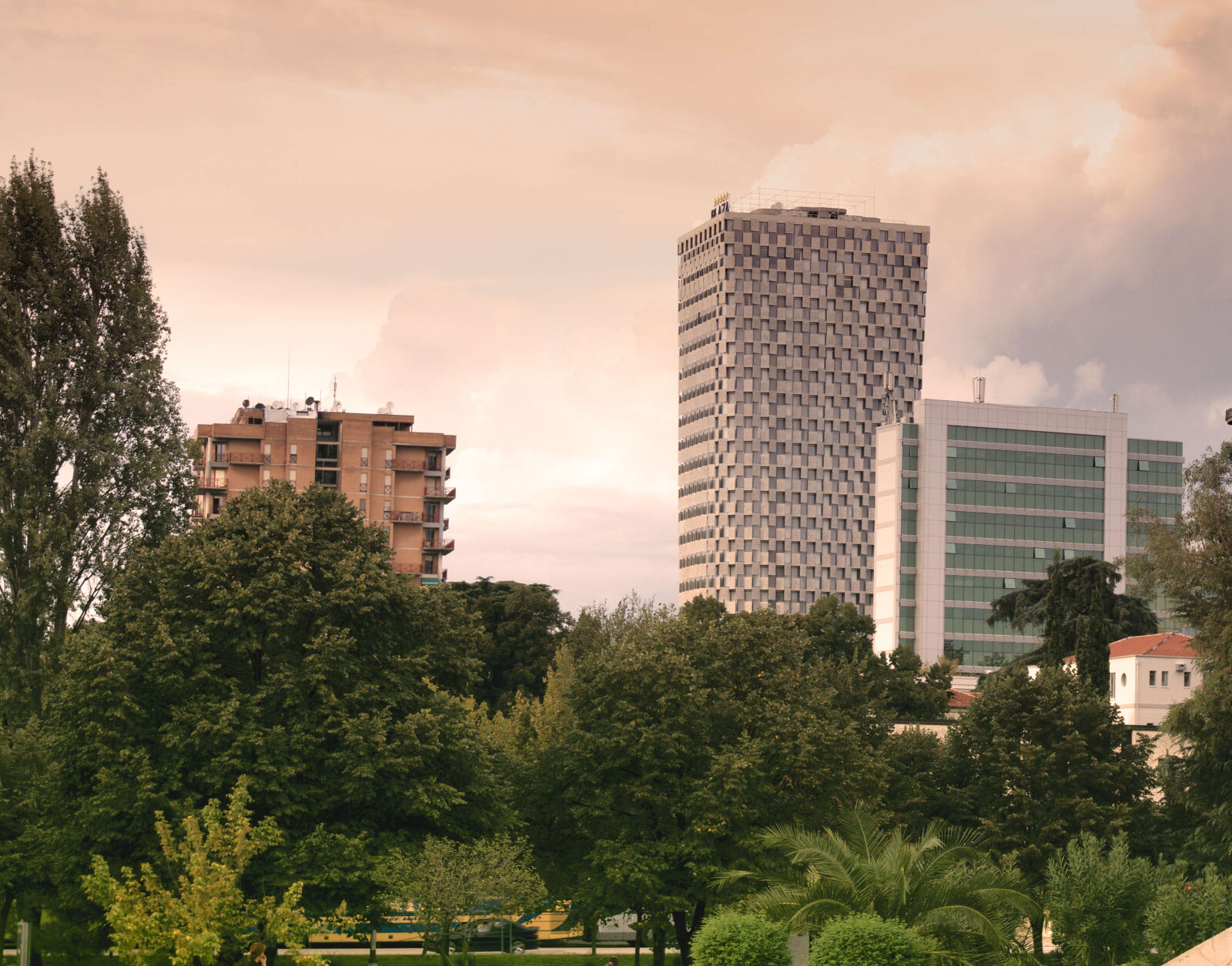 Sony E 16-50mm F3.5-5.6 PZ OSS sample photo. High, rise, buildings, near photography