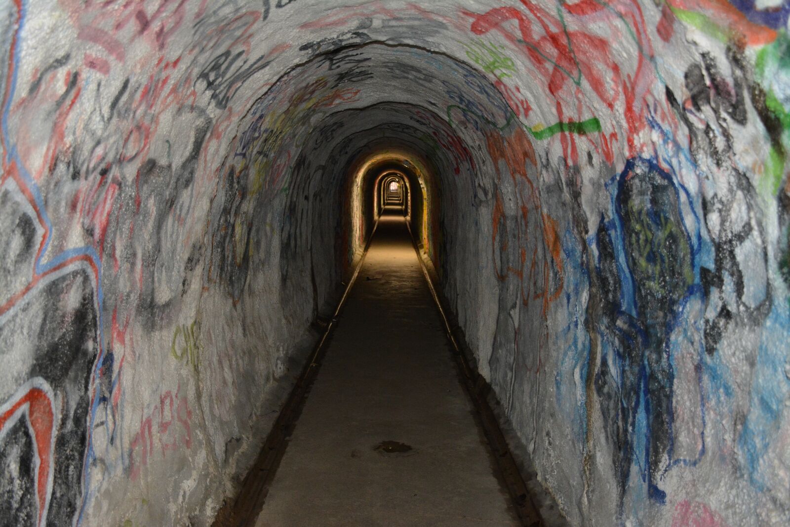 Nikon D7100 sample photo. Tunnel, graffiti, underpass photography