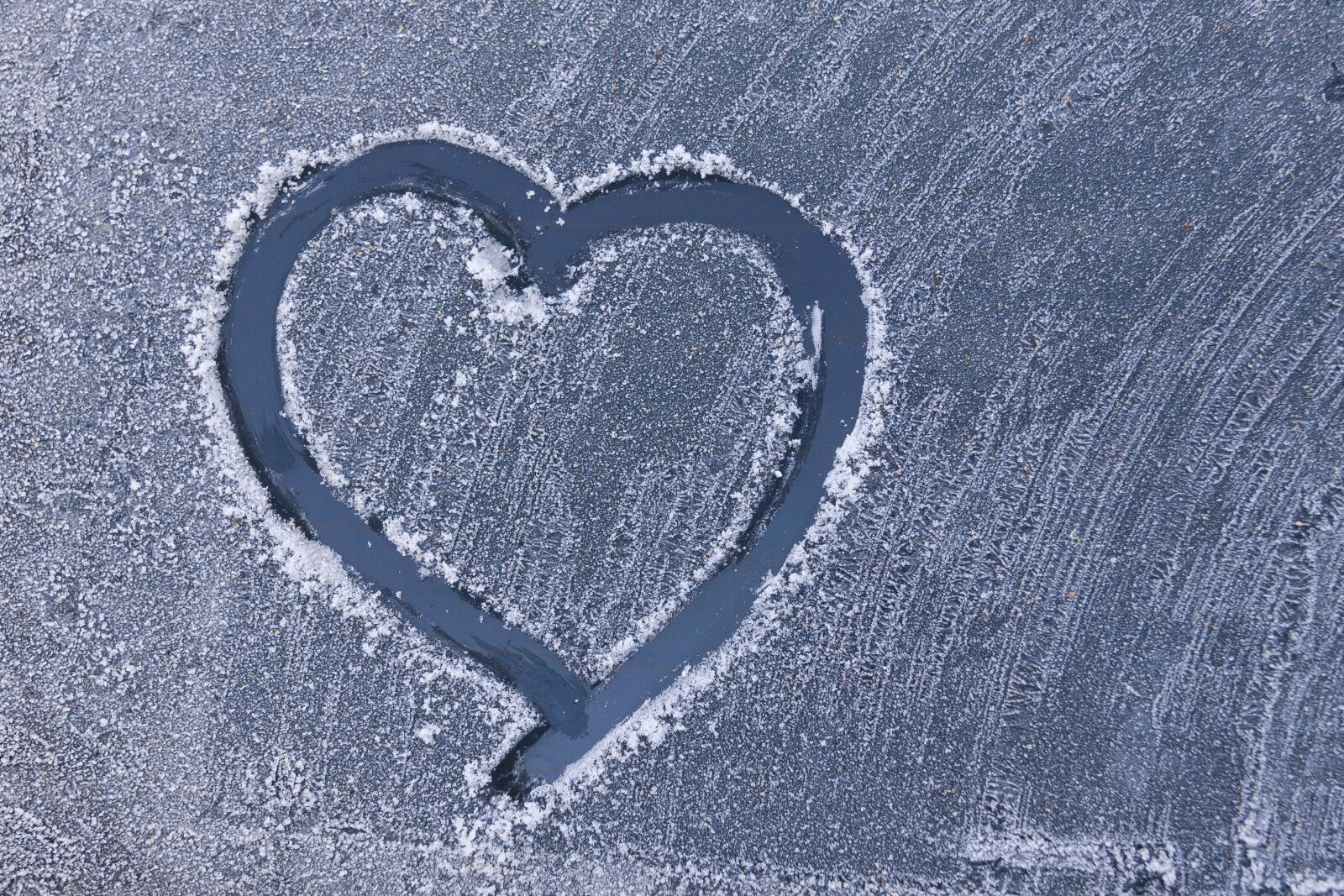 Canon EF-S 17-85mm F4-5.6 IS USM sample photo. Heart, hoarfrost, frost photography