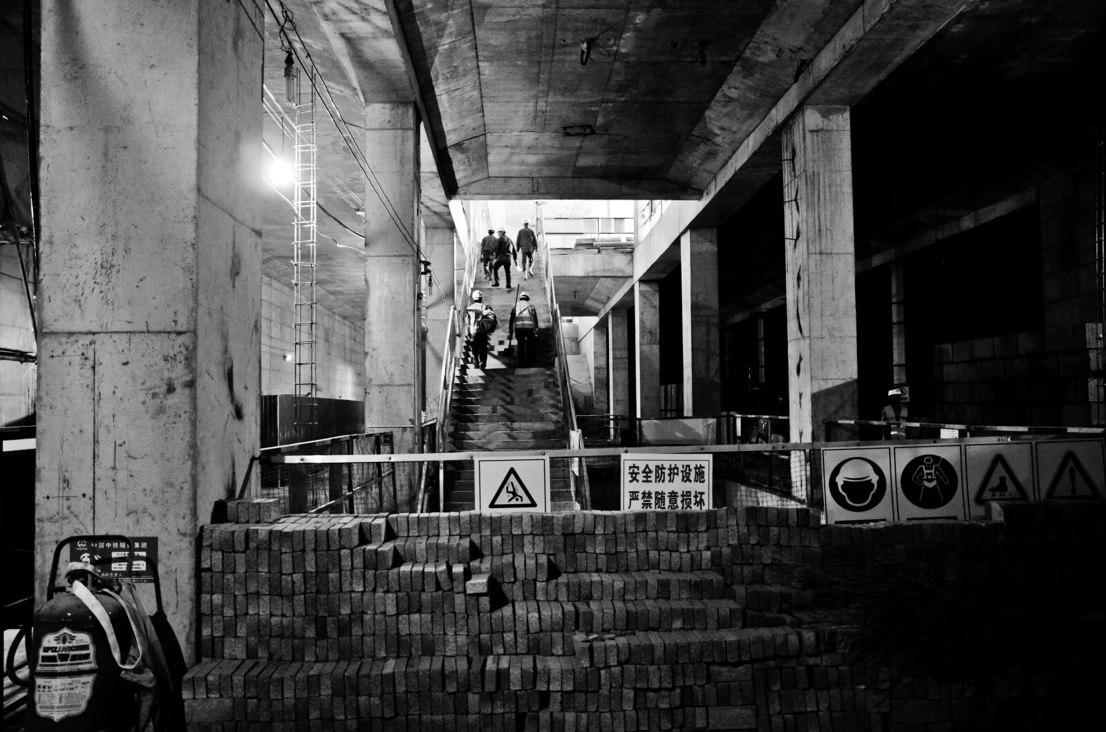 Nikon D7000 sample photo. Metro construction, platform, outlet photography