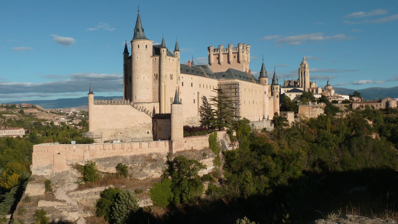 Panasonic Lumix DMC-ZS5 (Lumix DMC-TZ8) sample photo. Alcázar, segovia, city photography