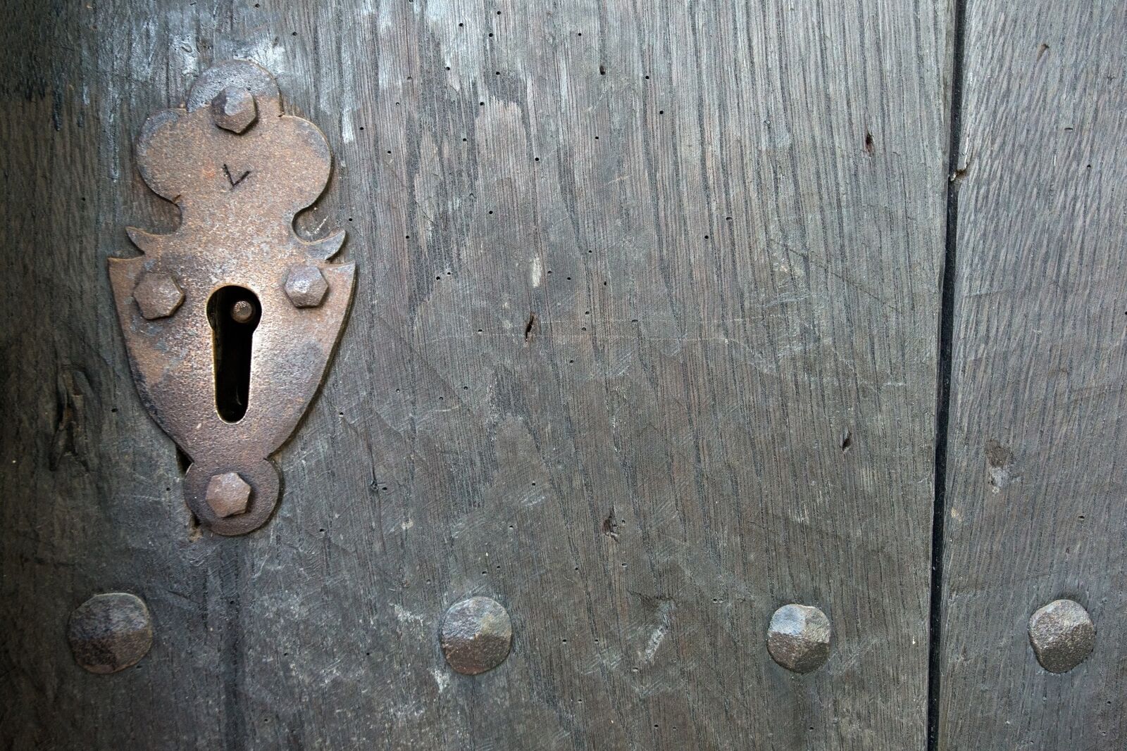 Canon EOS 6D + Canon EF 17-40mm F4L USM sample photo. Door, castle, locking photography