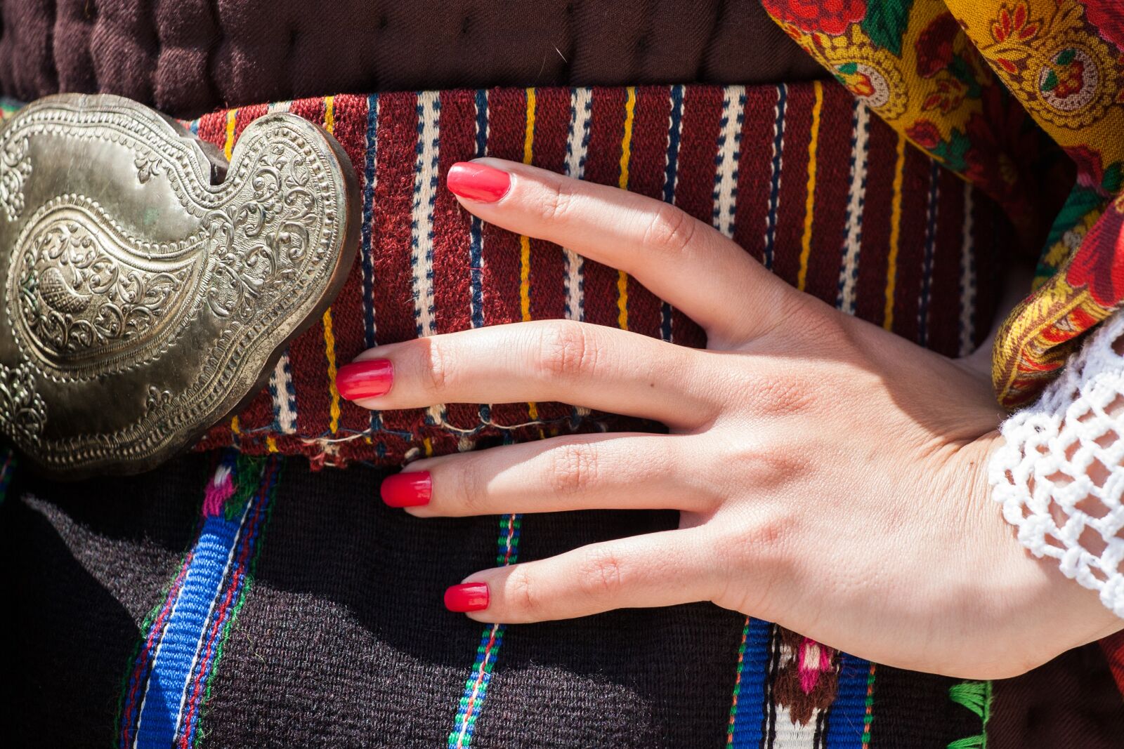 Canon EOS 350D (EOS Digital Rebel XT / EOS Kiss Digital N) sample photo. Bulgarian folk costume, tradition photography