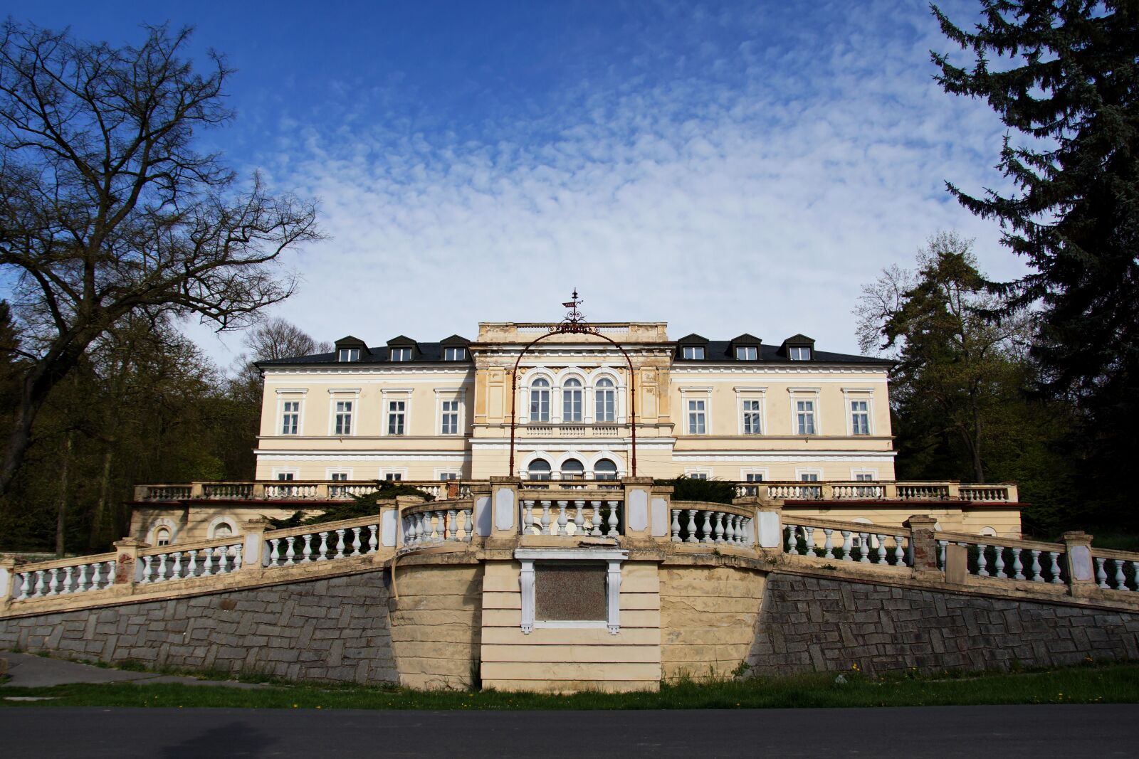 Sony SLT-A65 (SLT-A65V) sample photo. Bílina, spa, castle photography