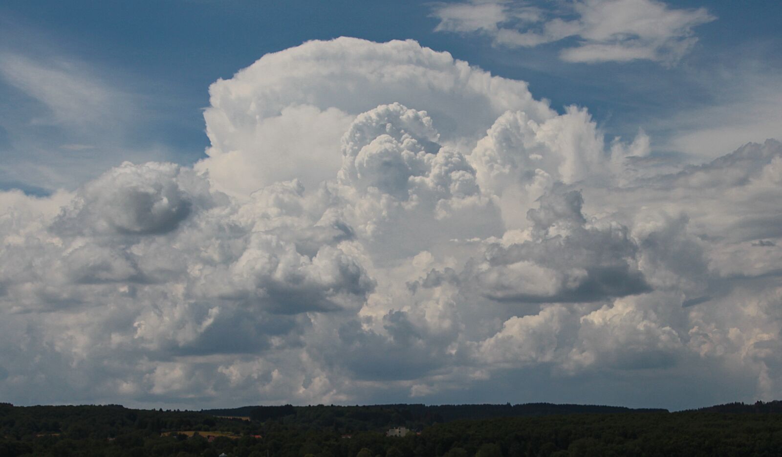 Canon EOS 700D (EOS Rebel T5i / EOS Kiss X7i) sample photo. Weather, clouds, sky photography