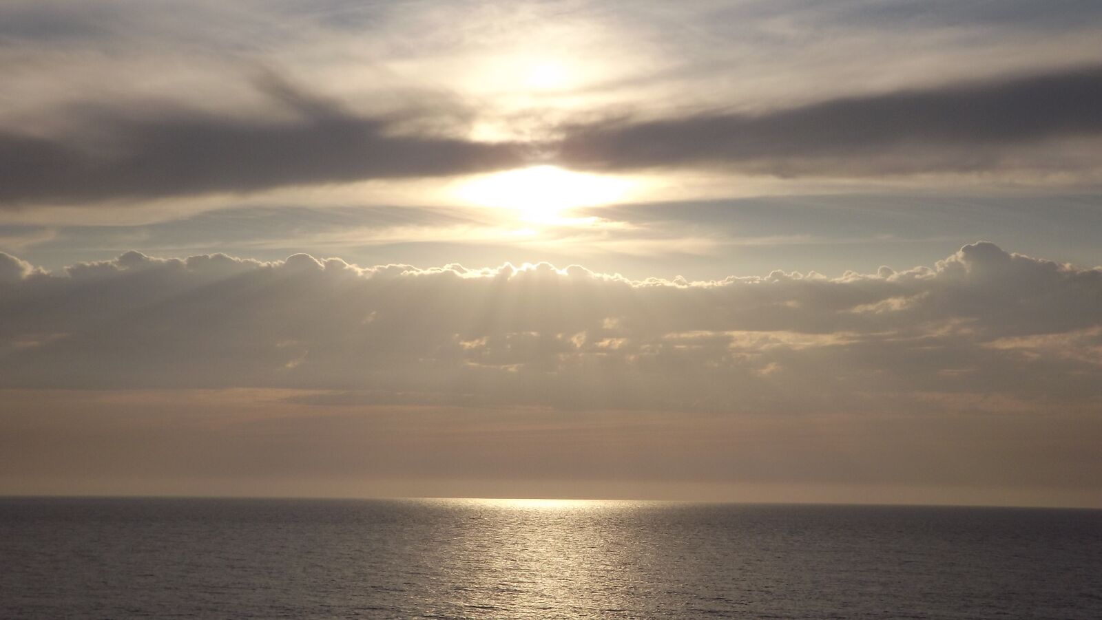 FujiFilm FinePix S4000 (FinePix S4050) sample photo. France, atlantic ocean, water photography