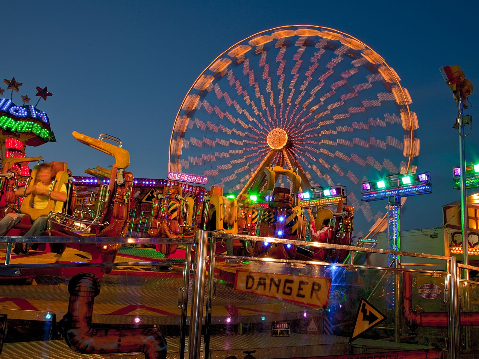 Canon EOS 5D Mark II sample photo. Ferris wheel, fair, folk photography