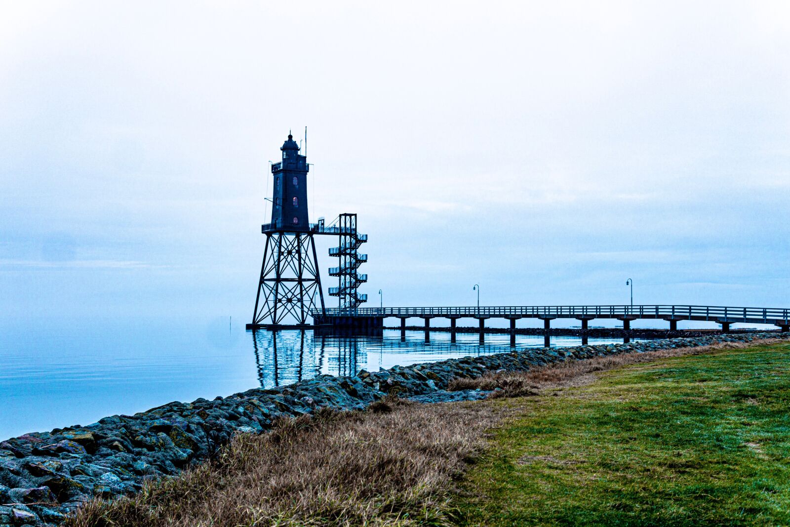 30mm F1.4 DC DN | Contemporary 016 sample photo. Lighthouse, north sea, dorum photography
