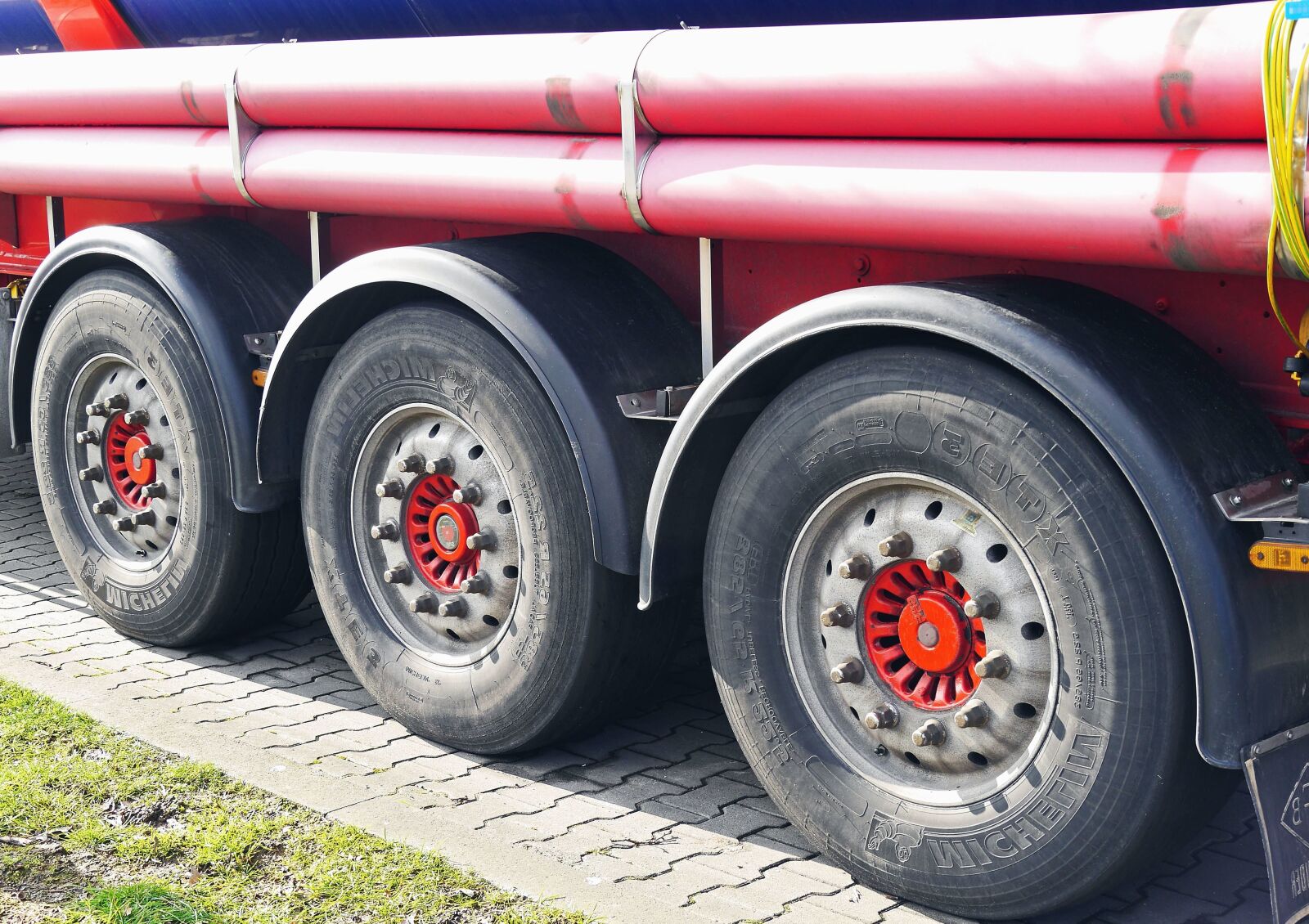 Panasonic Lumix DMC-GH3 sample photo. Wheel, tire, truck, trailer photography