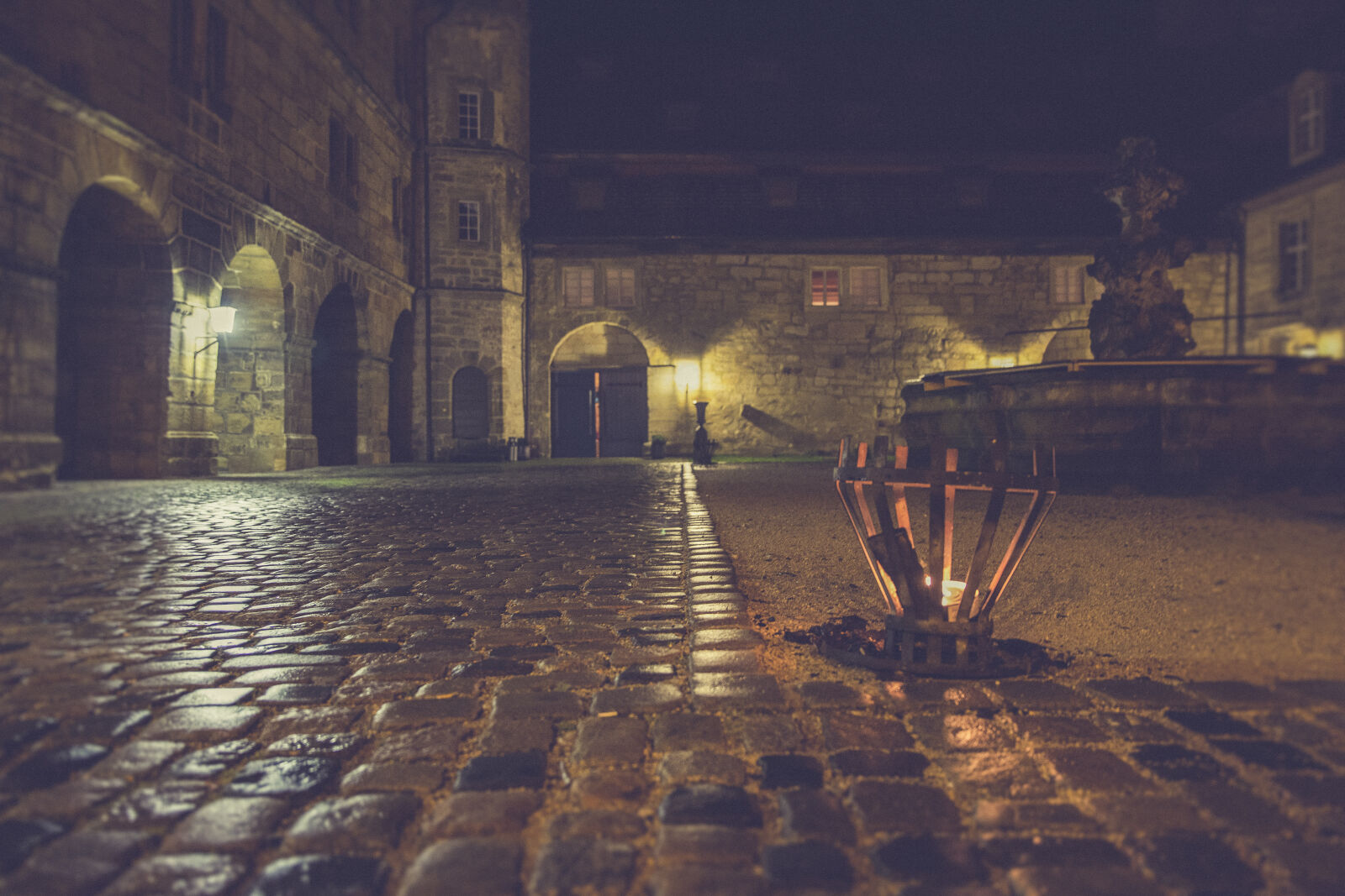 Canon EF 24-70mm F2.8L II USM sample photo. Light, night, dark, building photography