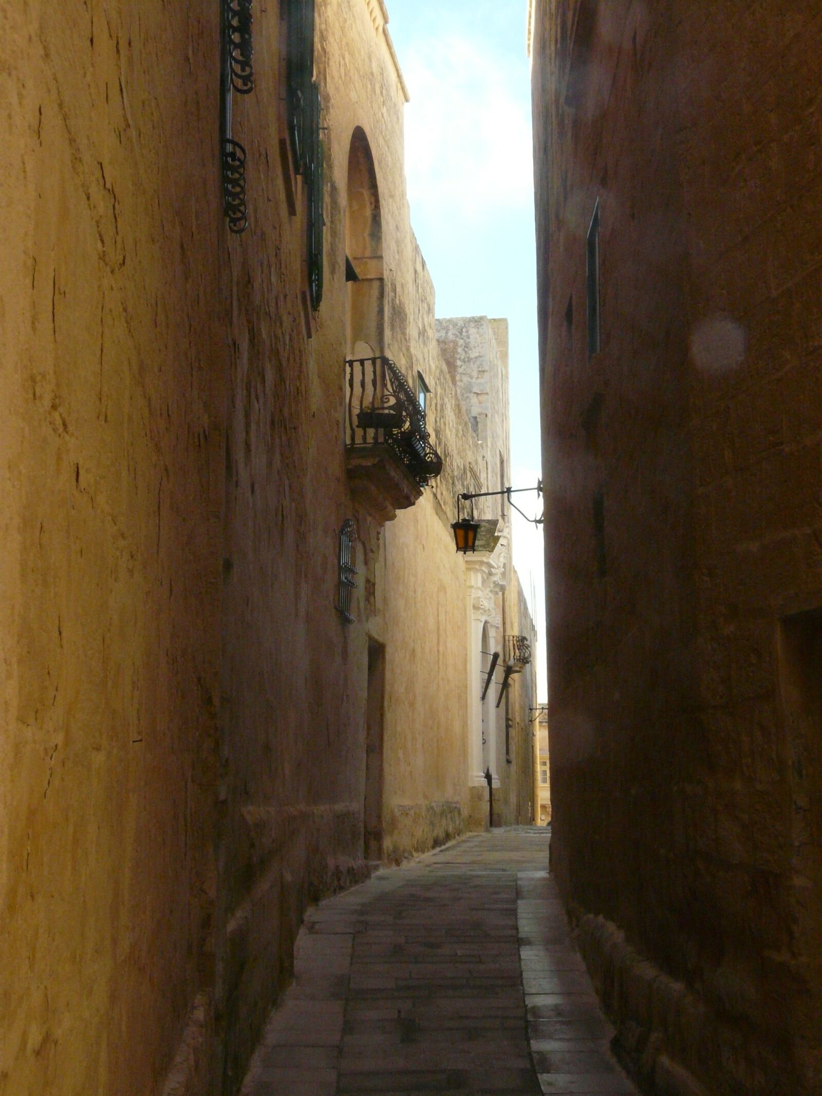 Panasonic DMC-FZ18 sample photo. Alley, historic center, mdina photography