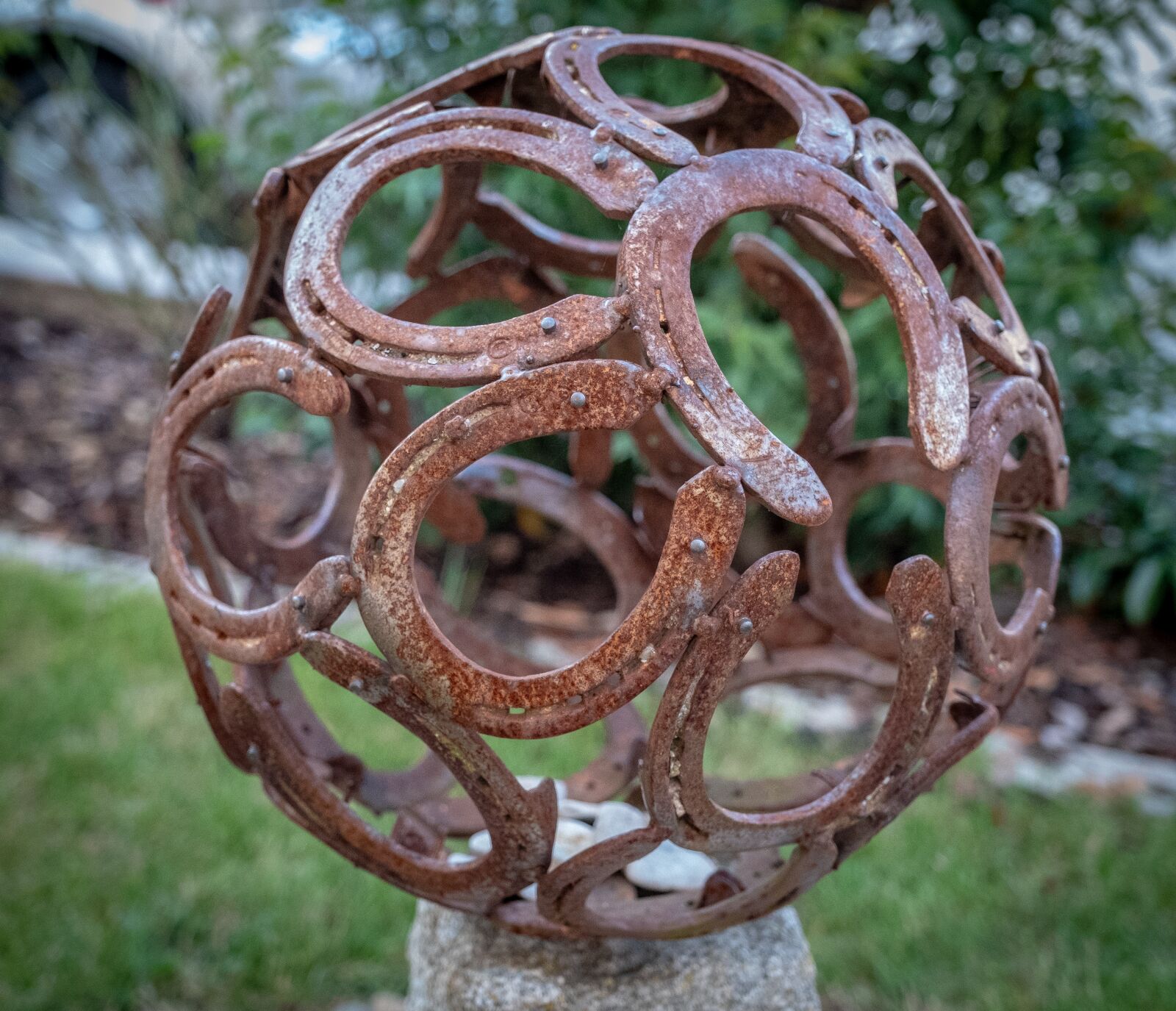 Fujifilm X-T2 sample photo. Sculpture, artwork, horseshoe photography