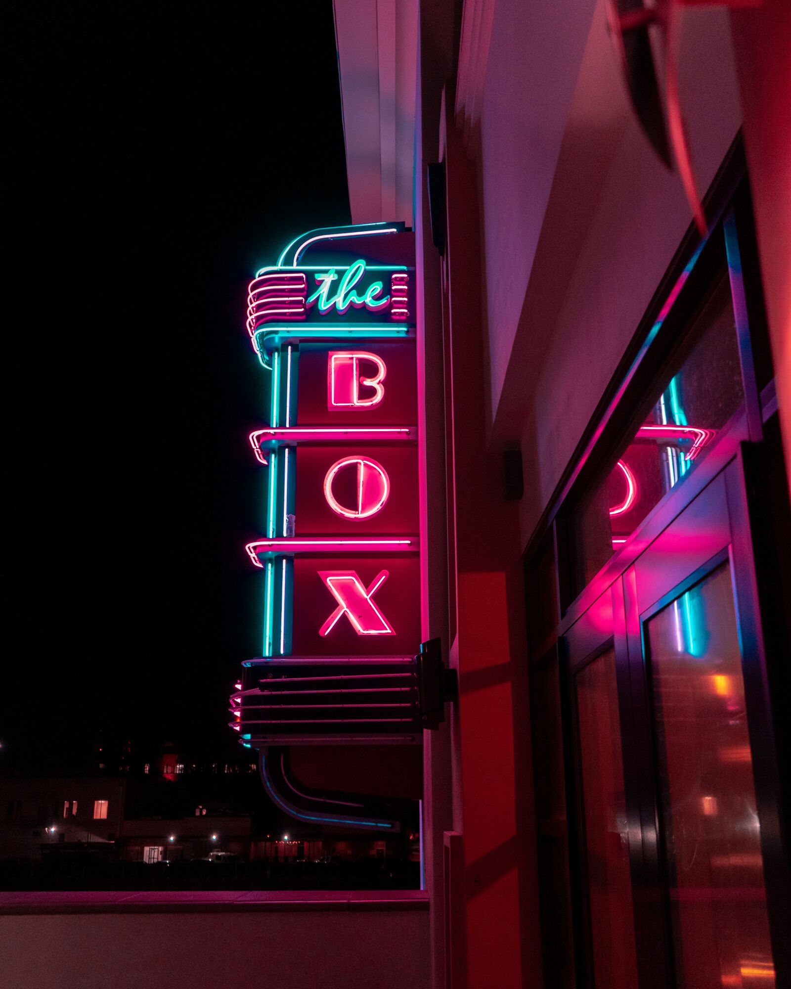 Sony a7 III + Sony FE 28-70mm F3.5-5.6 OSS sample photo. Neon, signs, nightlife photography