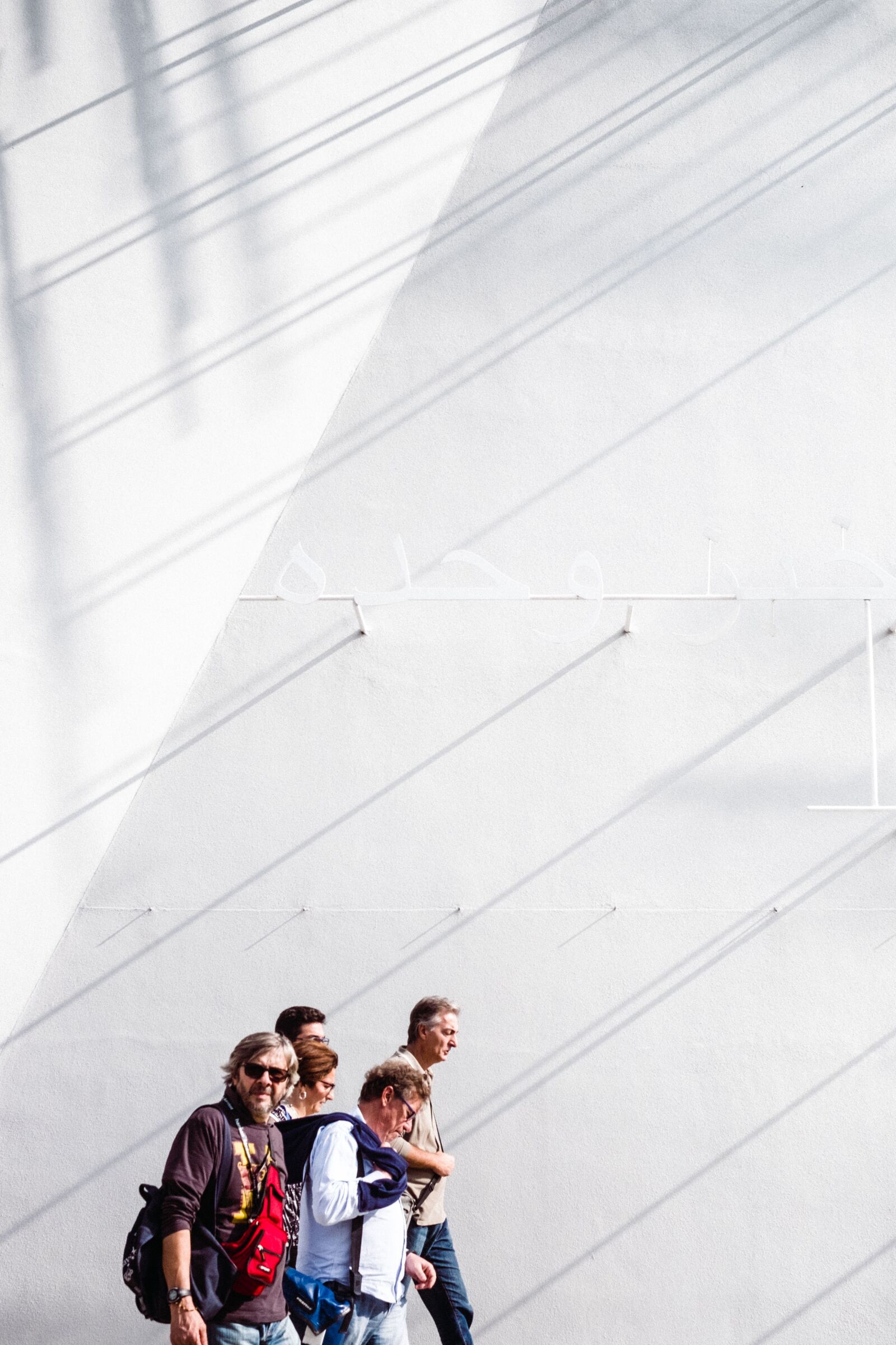 Fujifilm X-T1 + Fujifilm XF 35mm F1.4 R sample photo. White, wall, people photography