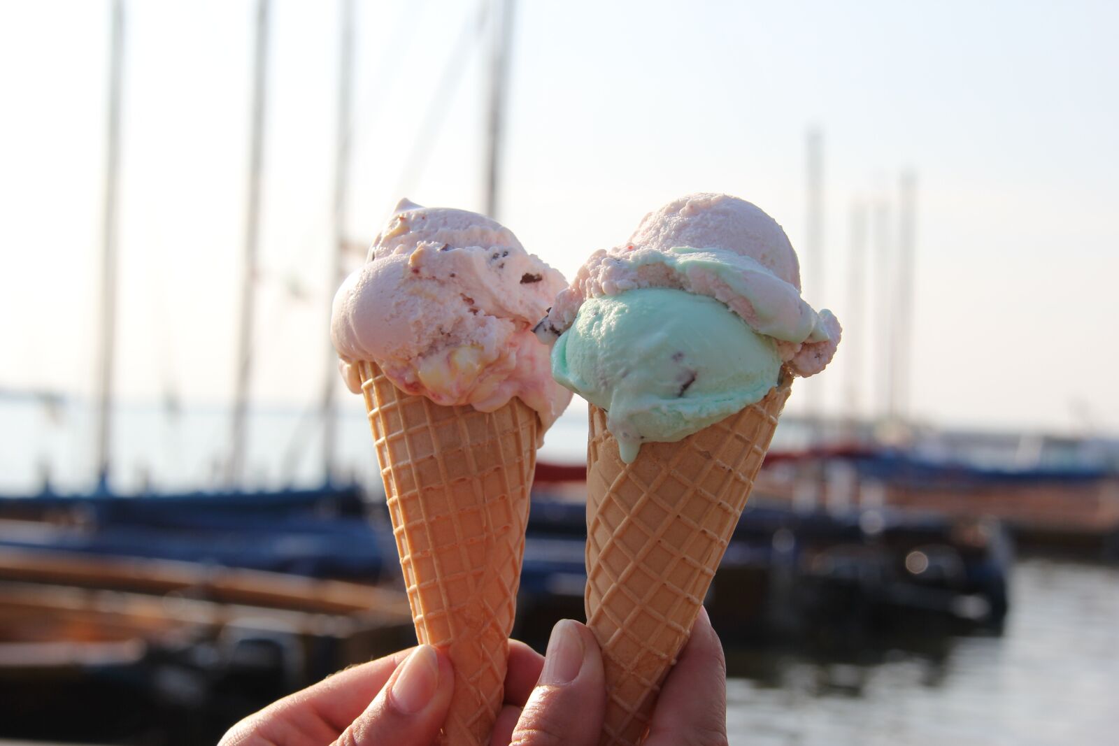 Canon EF-S 18-200mm F3.5-5.6 IS sample photo. Ice cream, ice cream photography