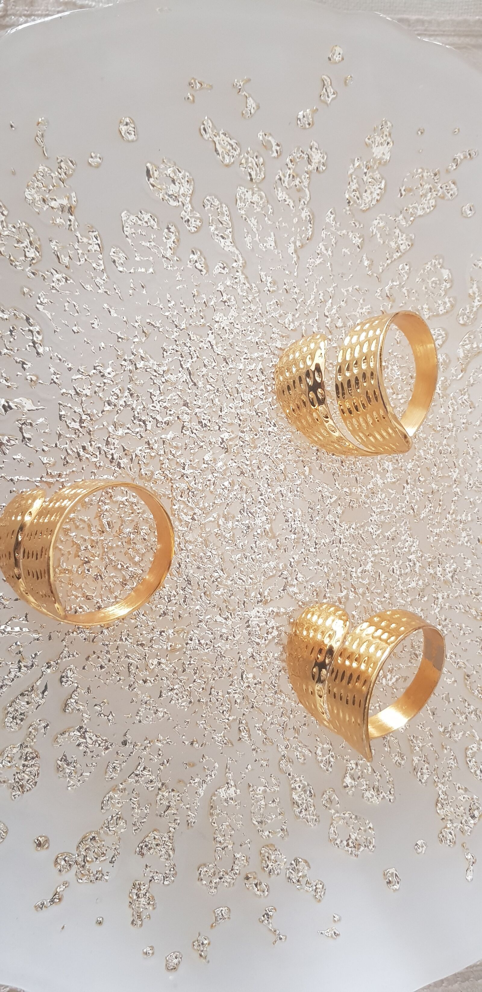 Samsung Galaxy S8 sample photo. Golden rings, rings, golden photography