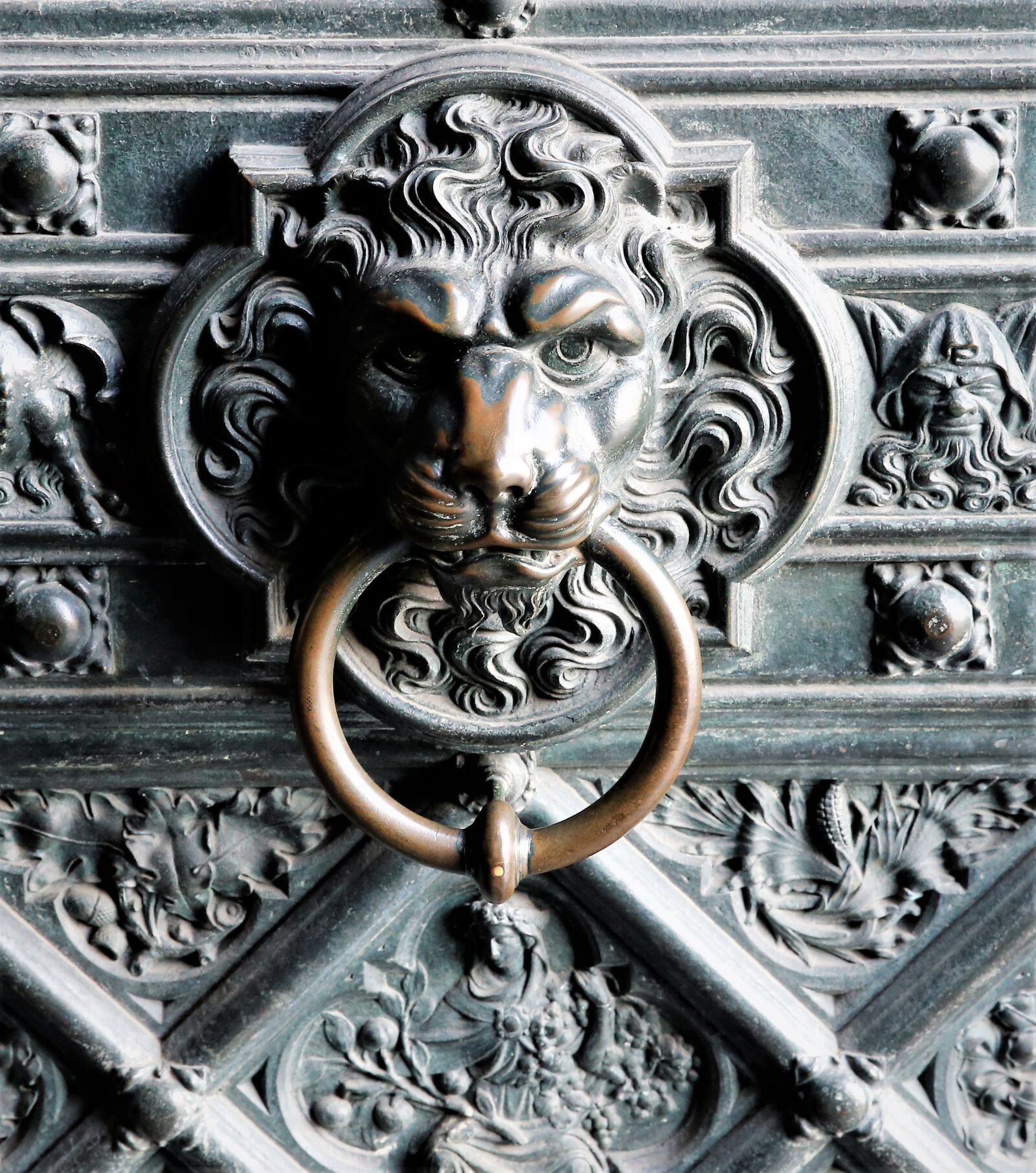 Canon EOS-1D X sample photo. Door, art, floral photography