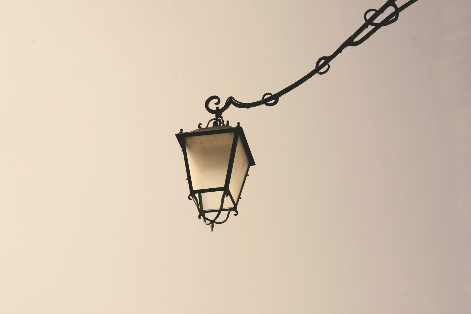 Canon EOS 400D (EOS Digital Rebel XTi / EOS Kiss Digital X) sample photo. Street light, lamp post photography