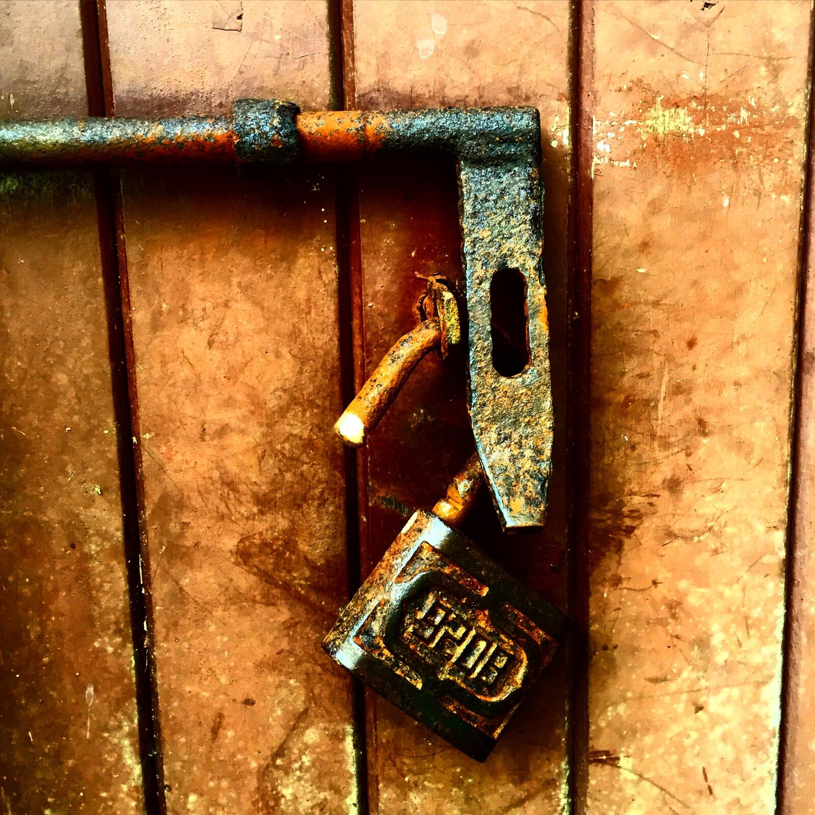 Apple iPhone 6 sample photo. Padlock, old, wood photography
