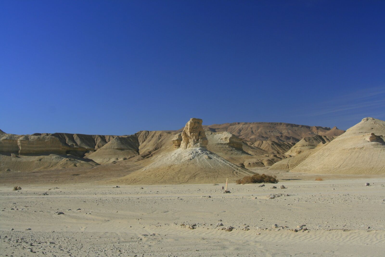 Canon EOS 400D (EOS Digital Rebel XTi / EOS Kiss Digital X) sample photo. Israel, dead sea, sand photography