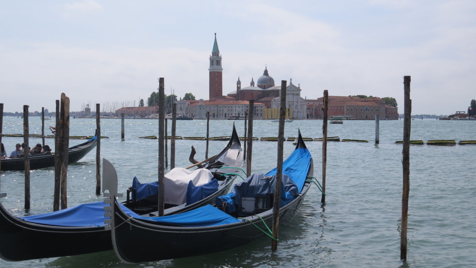 Canon PowerShot SX50 HS sample photo. Gondolas photography