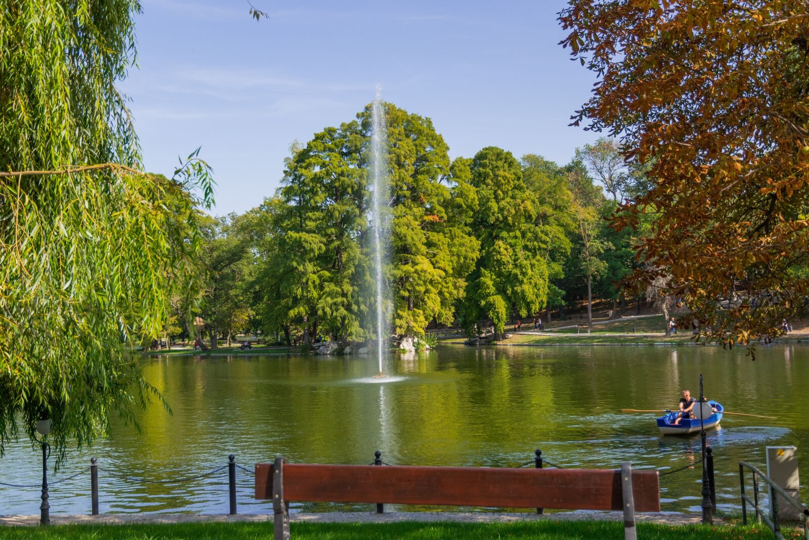 Nikon D750 sample photo. Lake, fountain, traveler photography
