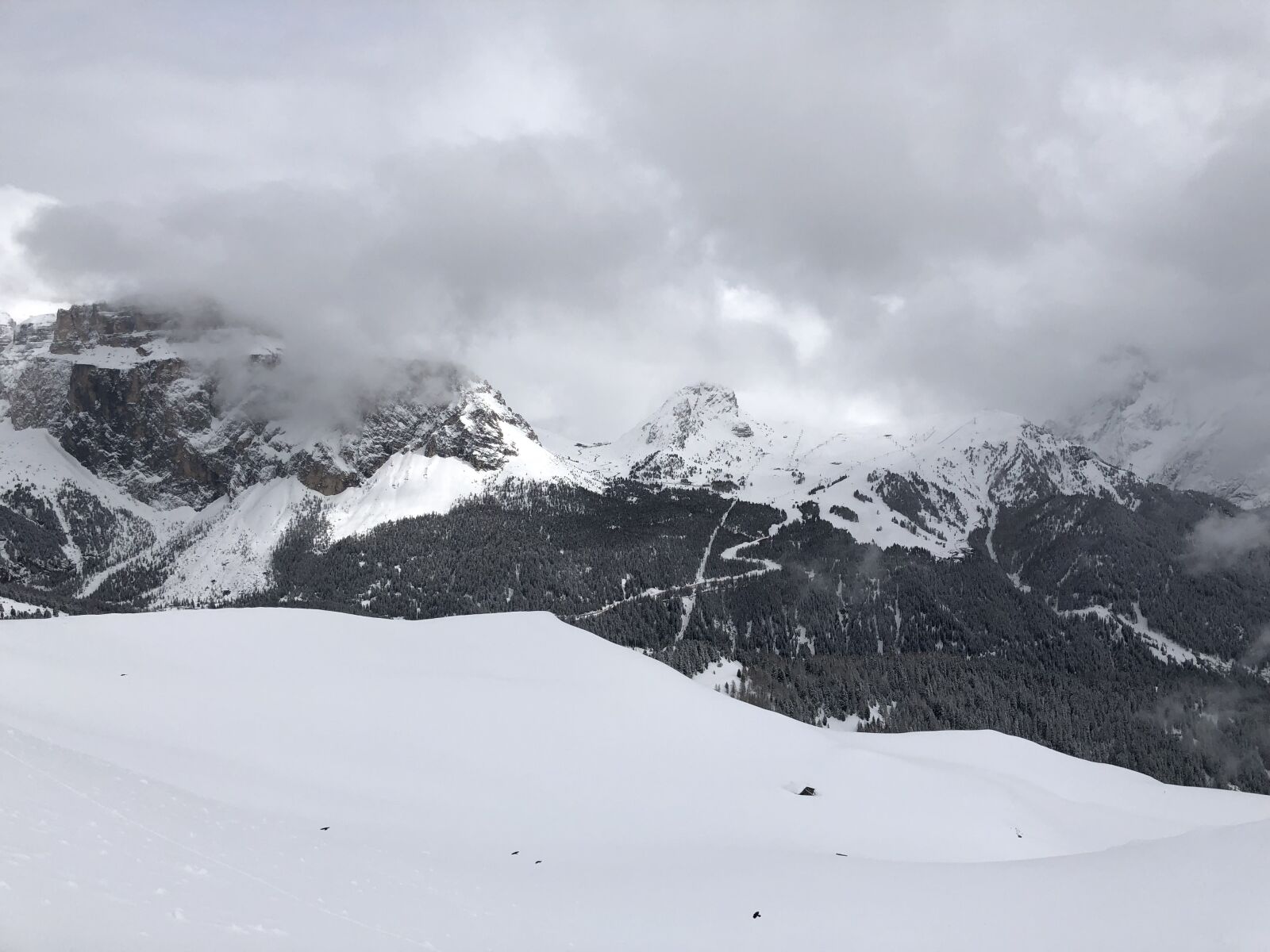 iPhone X back dual camera 4mm f/1.8 sample photo. Snow, mountain, winter photography