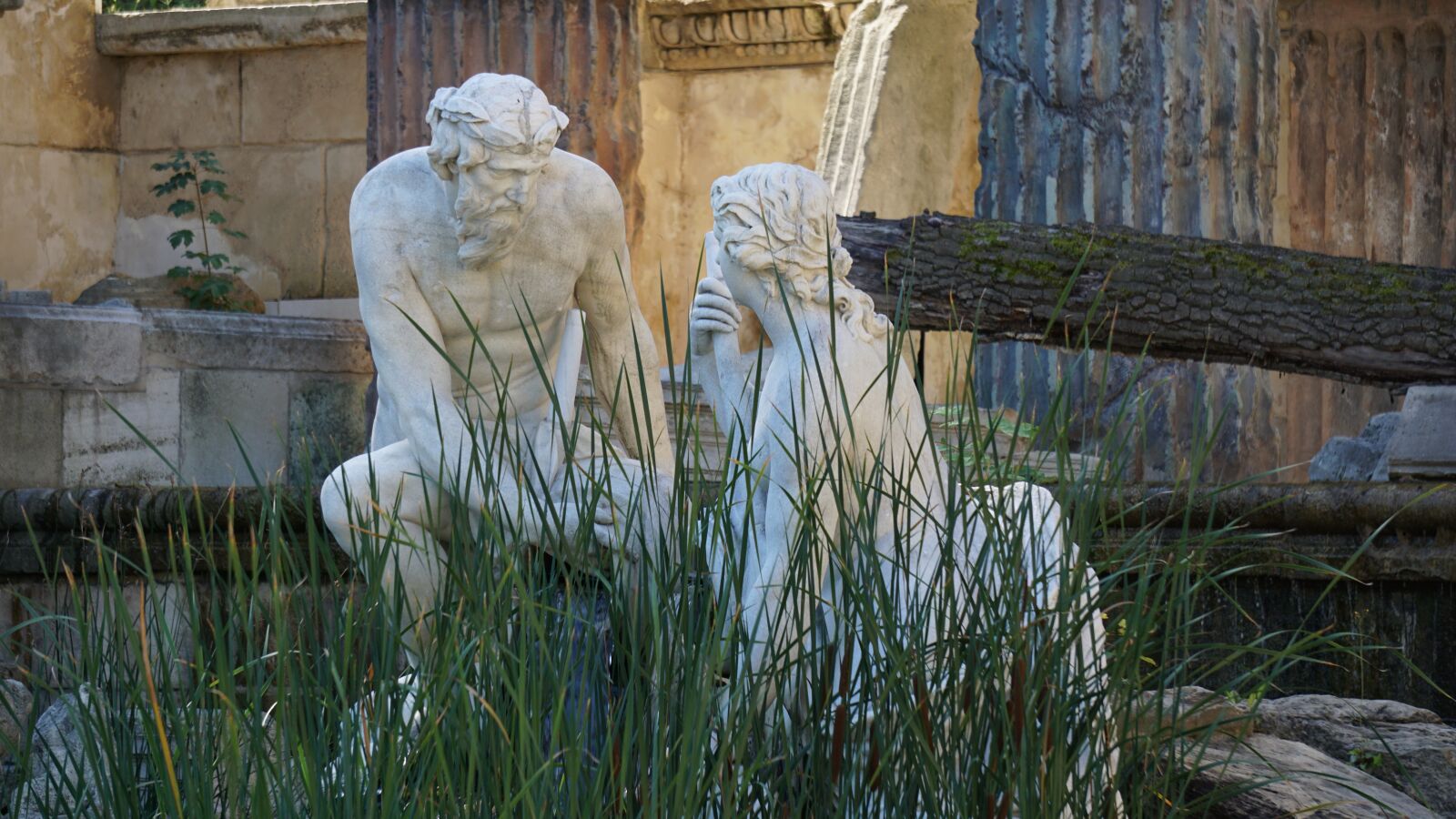 Sony E 55-210mm F4.5-6.3 OSS sample photo. Sculpture, fountain, statue photography