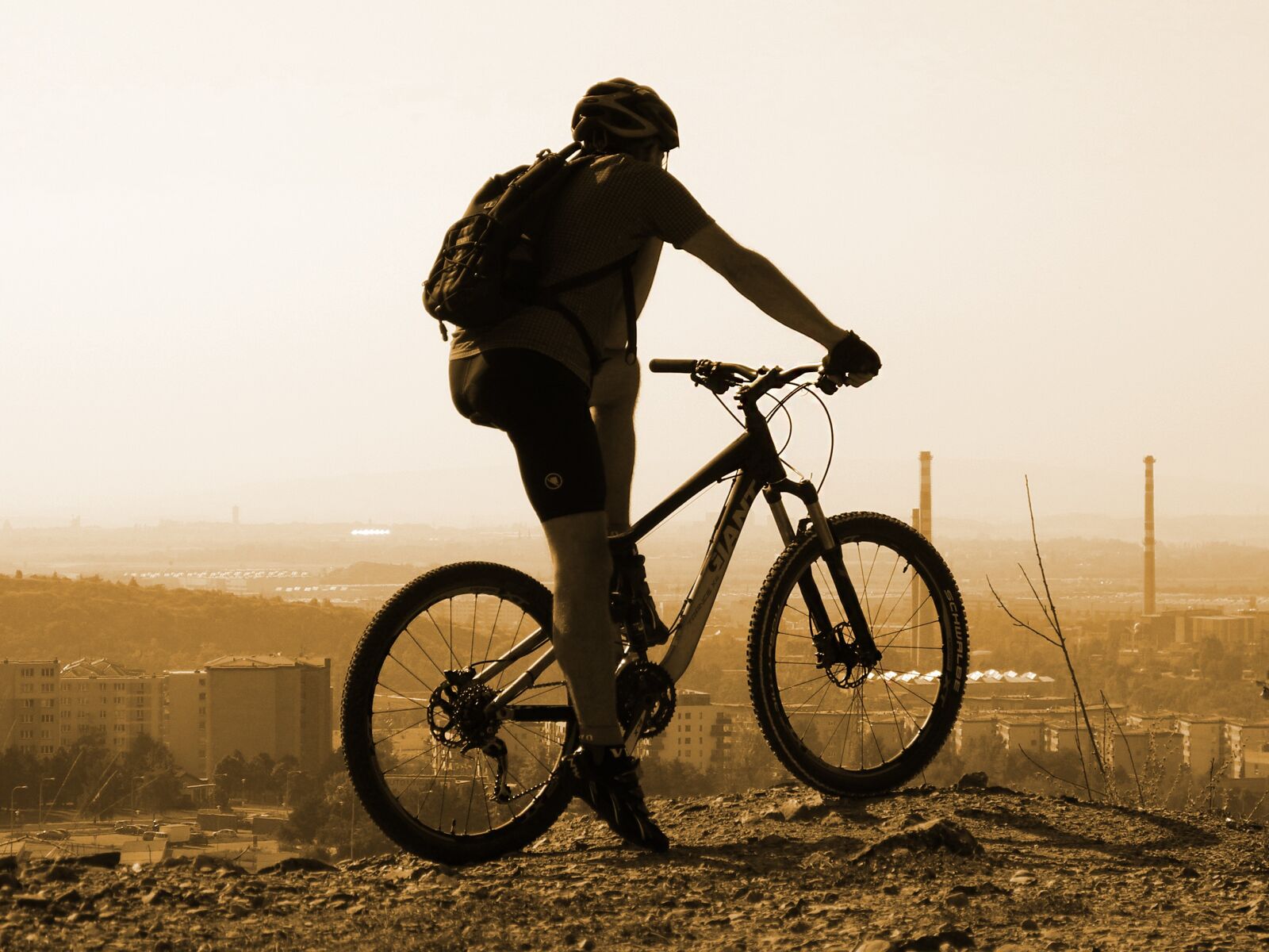Nikon Coolpix P7000 sample photo. Cyclist, cycling, round photography