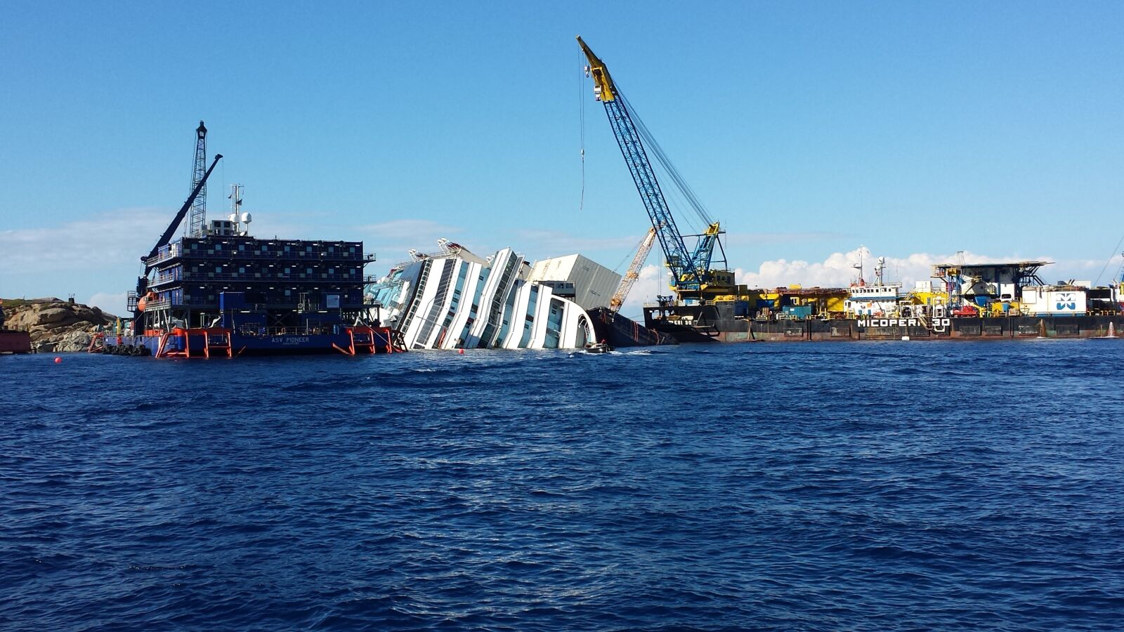 Samsung Galaxy S4 sample photo. Costa concordia, cruise, shipyard photography