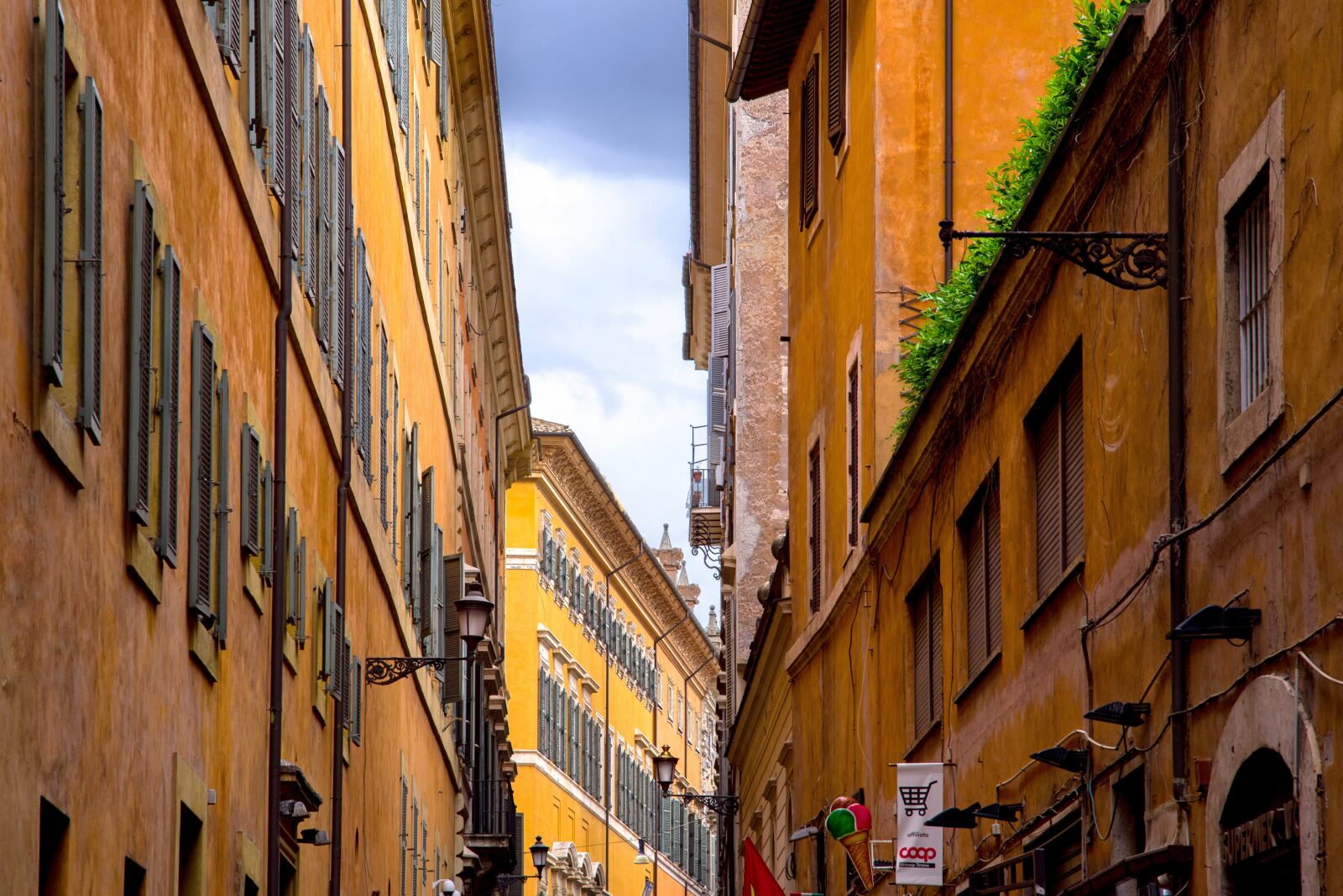 Pentax K-1 Mark II sample photo. Street, architecture, italian photography