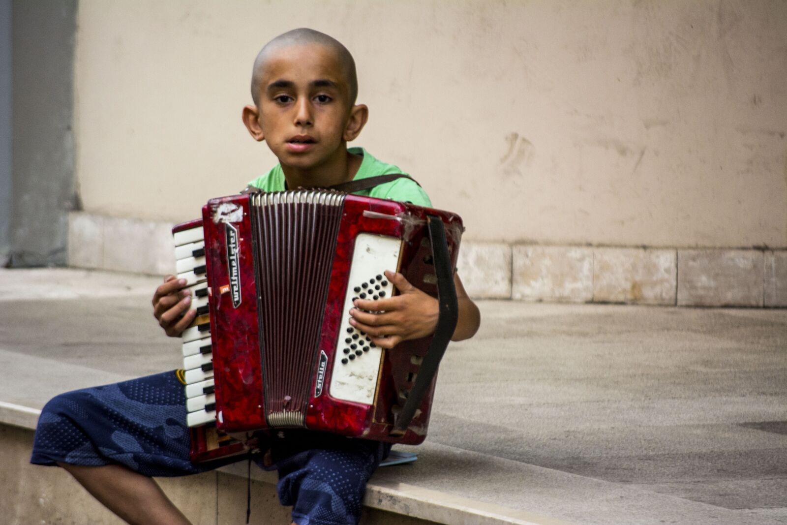 Nikon D5200 sample photo. Poor, music, kid photography