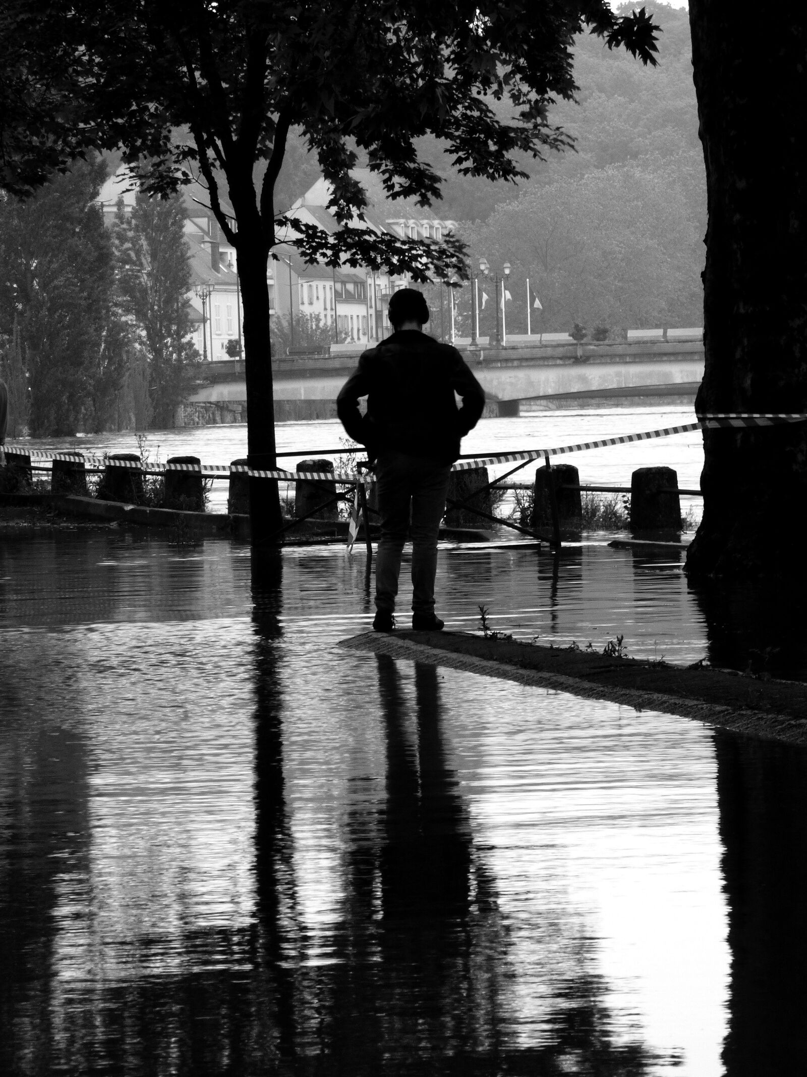 Panasonic DMC-FZ72 sample photo. Flood, street, man photography