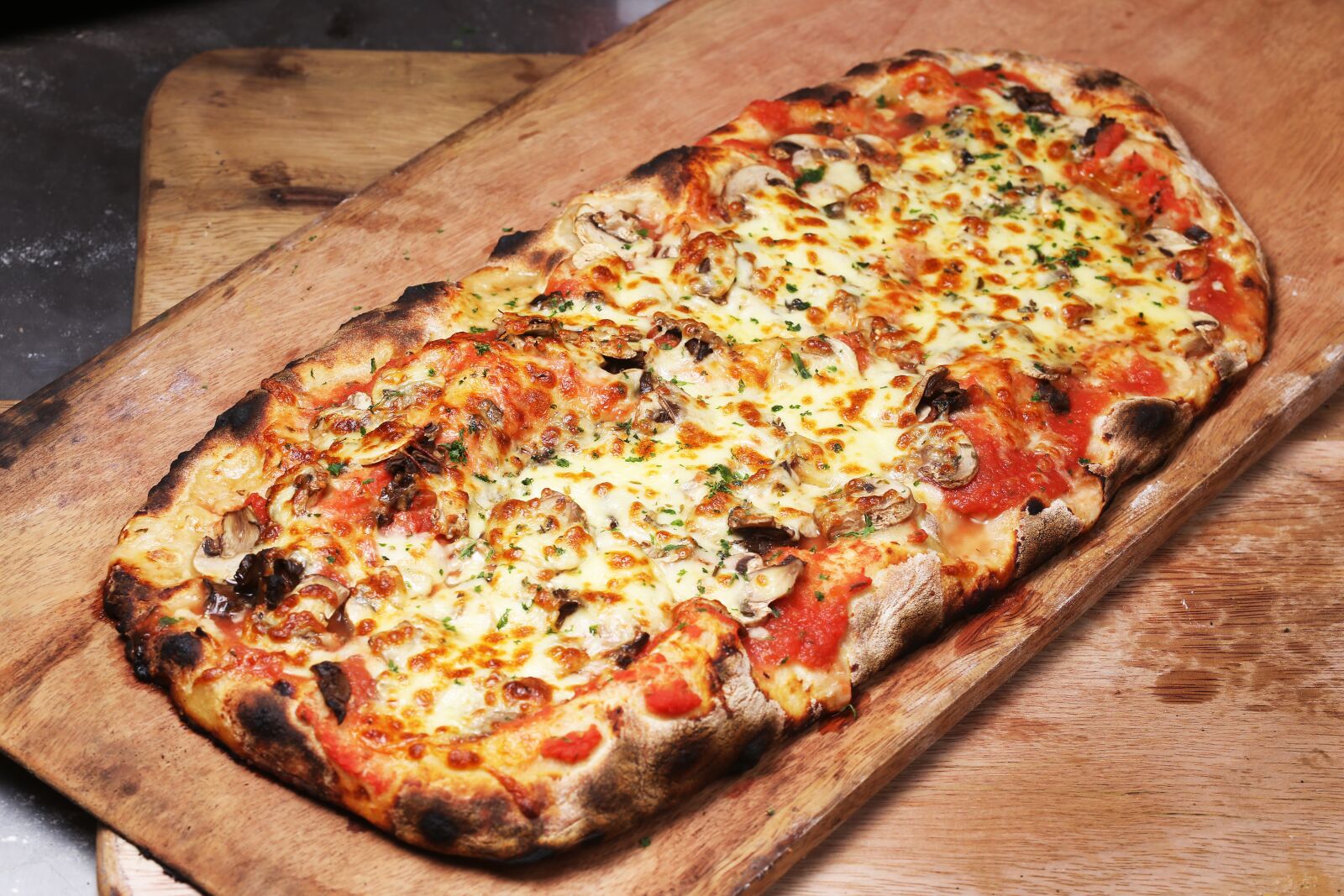 Canon EOS 6D + Canon EF 70-200mm F4L USM sample photo. Big, city, pizza photography