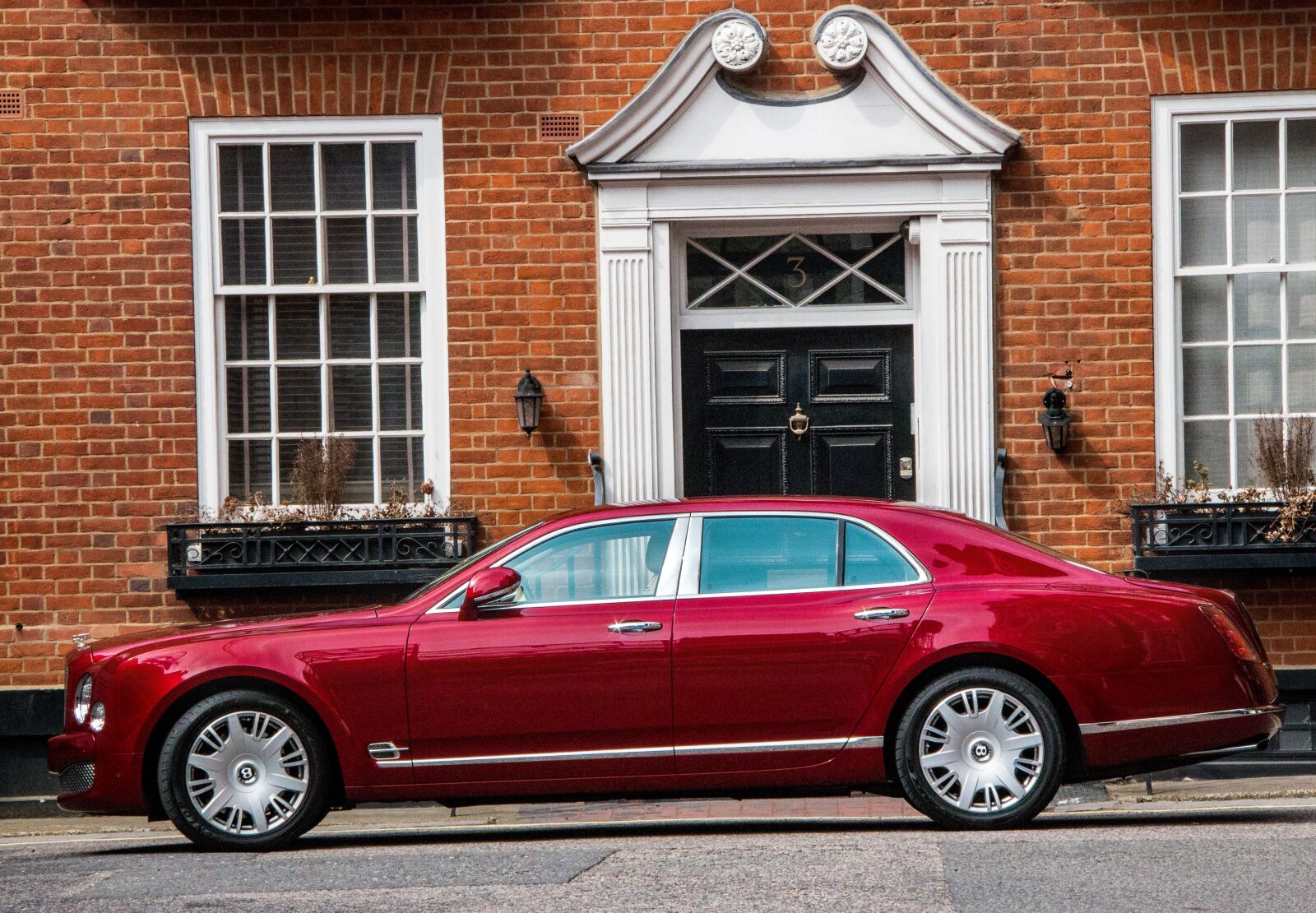 Canon EF-S 18-200mm F3.5-5.6 IS sample photo. Bentley, car, automobile photography