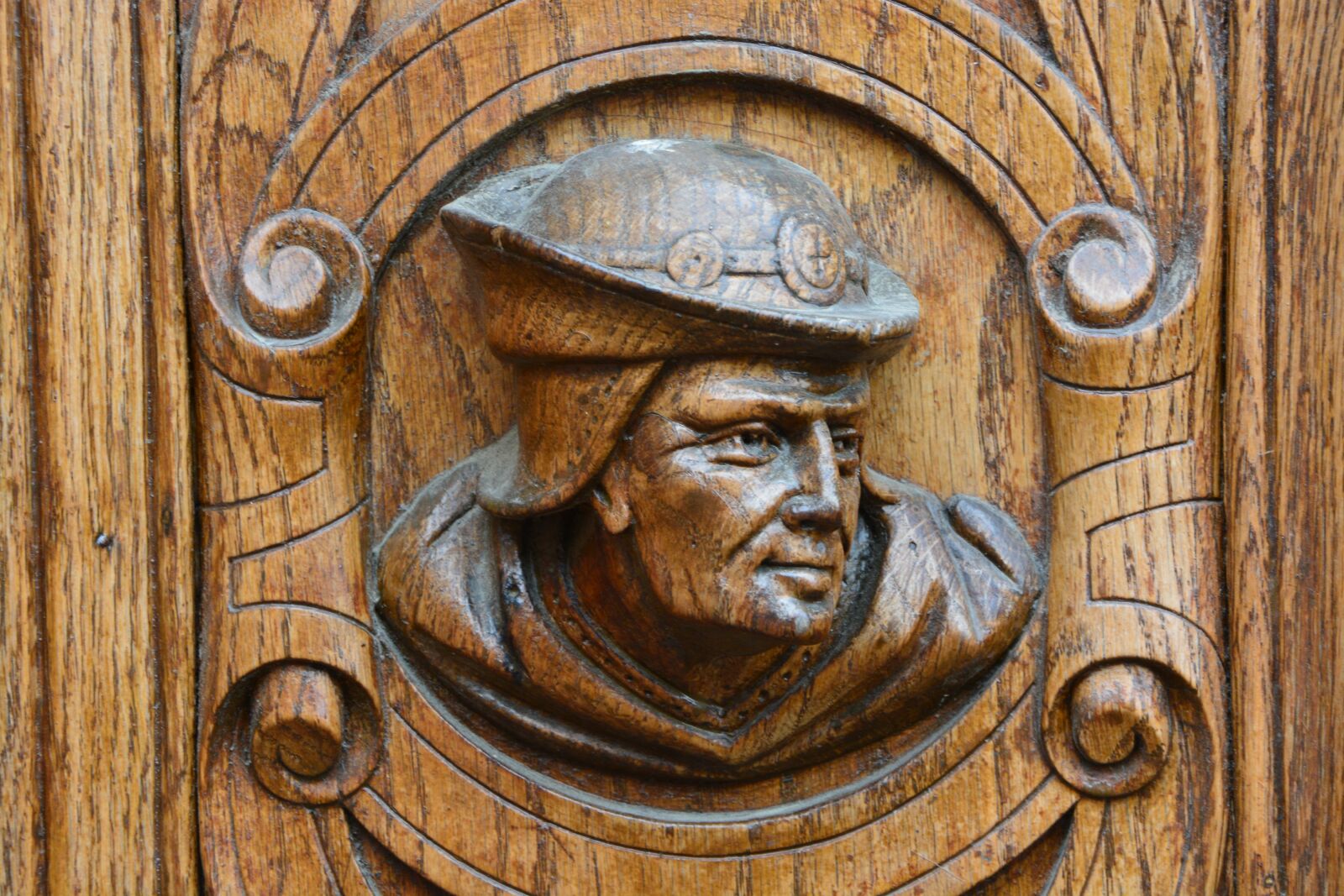 Nikon D5200 sample photo. Wood carving, door, carved photography