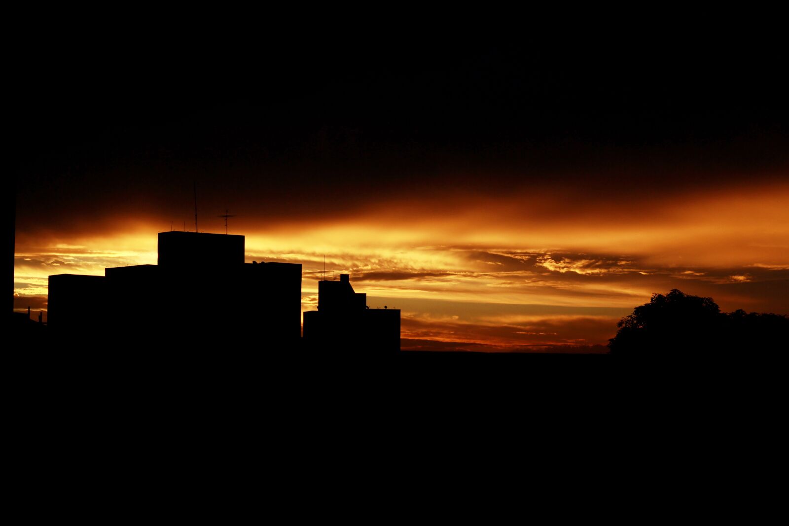 Canon EOS 600D (Rebel EOS T3i / EOS Kiss X5) + Canon EF 50mm F1.8 II sample photo. Sunset, horizon, sol photography