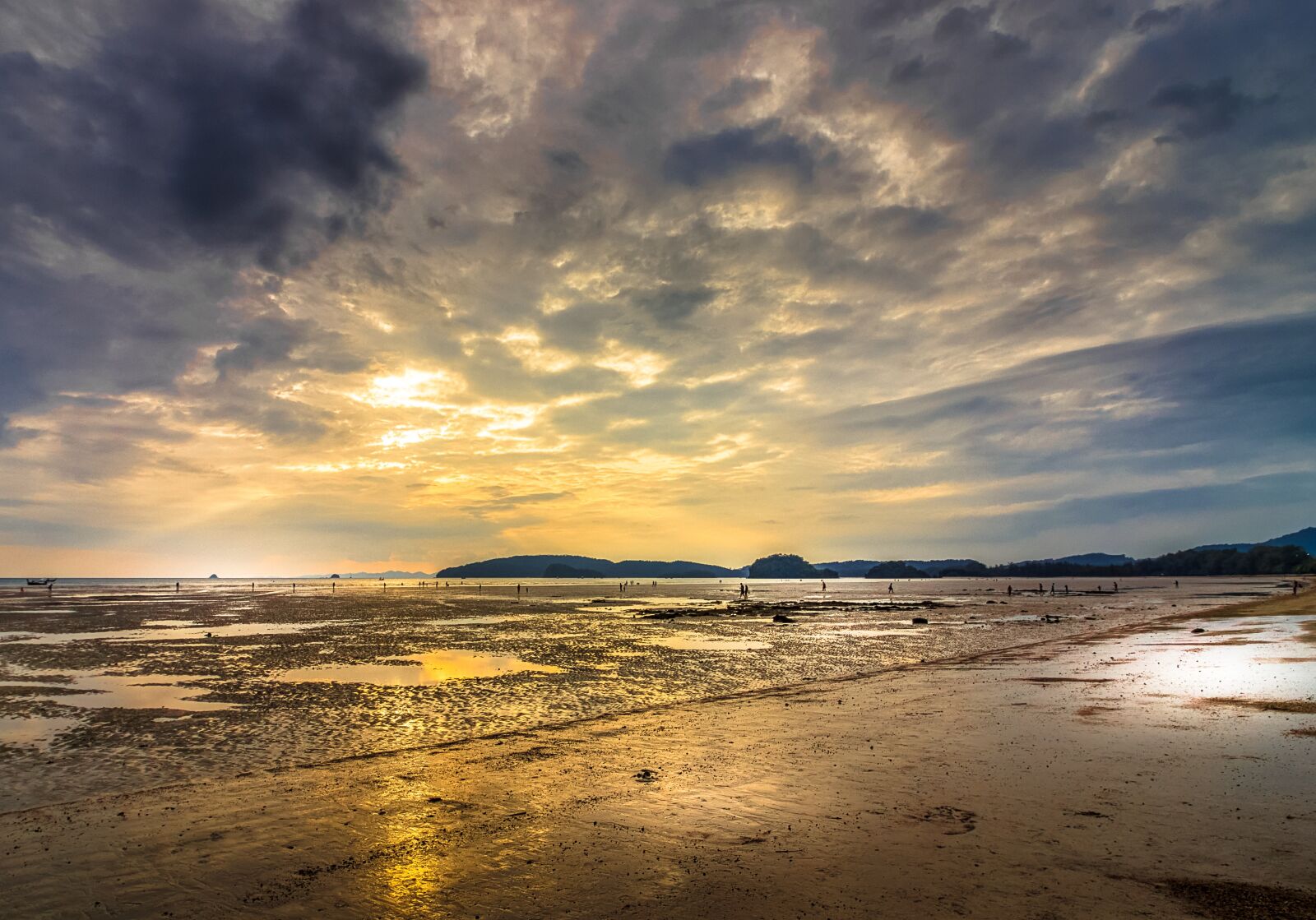 Canon EF-S 10-18mm F4.5–5.6 IS STM sample photo. Thailand, krabi, sky photography