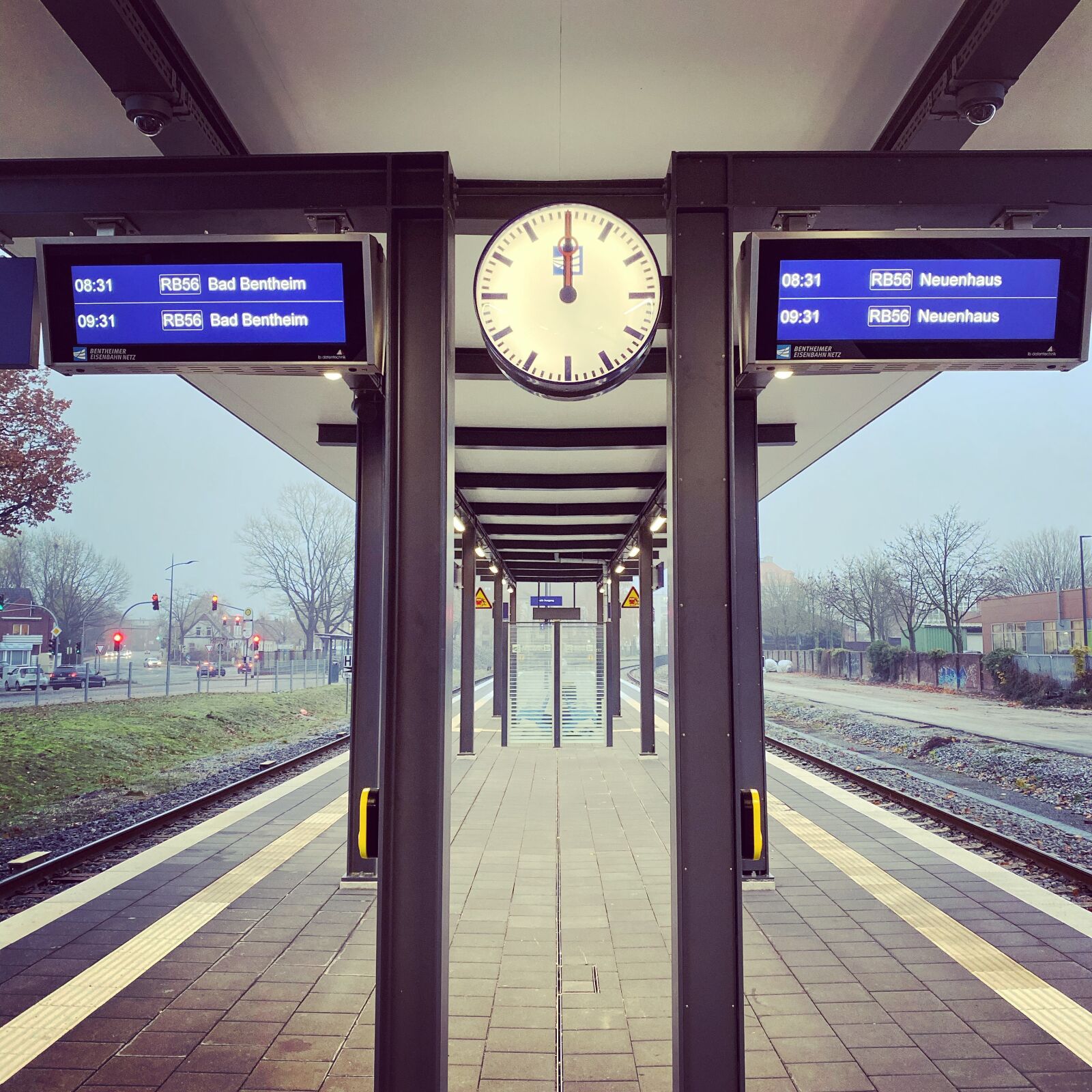 Apple iPhone 11 sample photo. Railway station, clock, gleise photography
