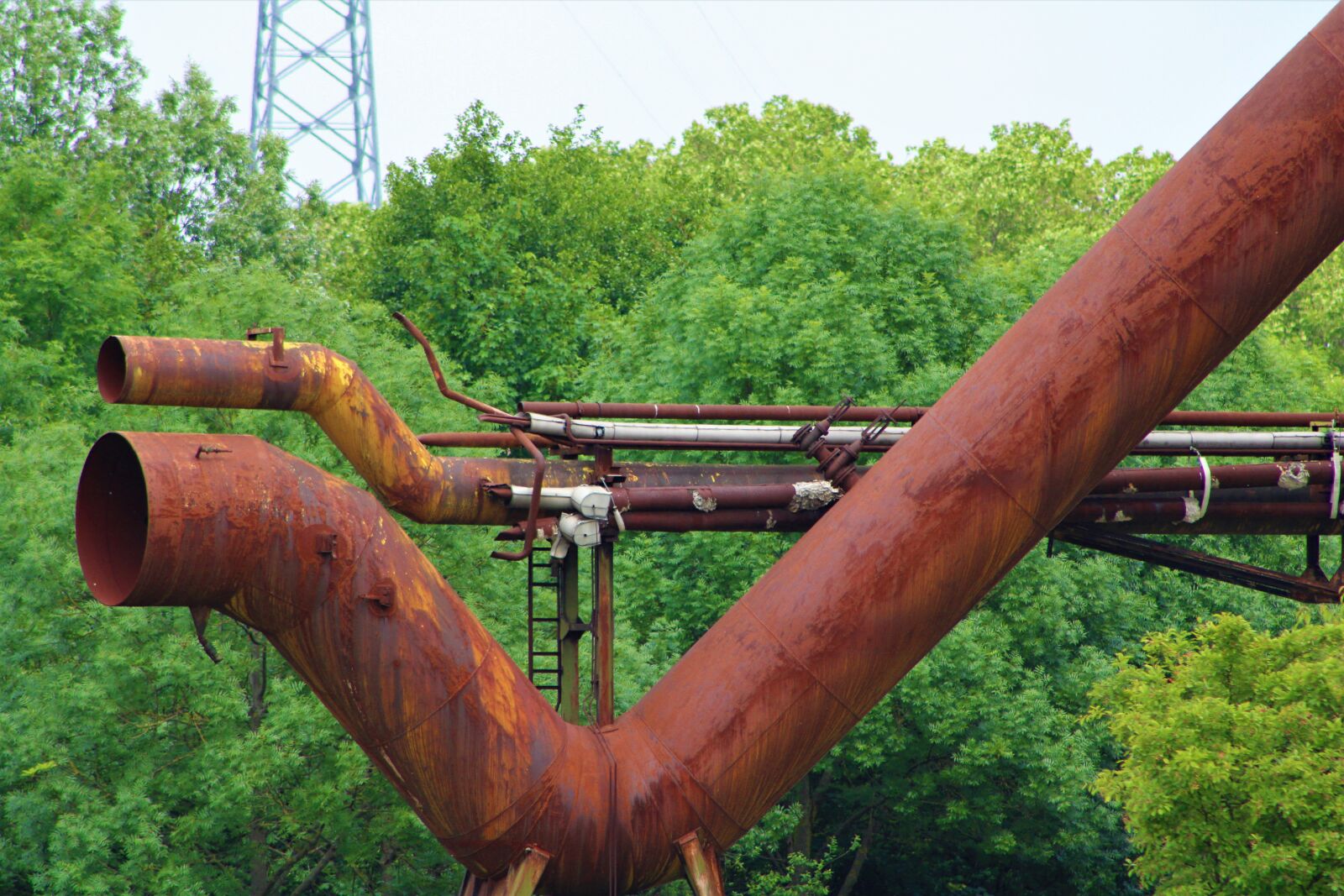 Canon EF75-300mm f/4-5.6 sample photo. Rust, industry, metal photography