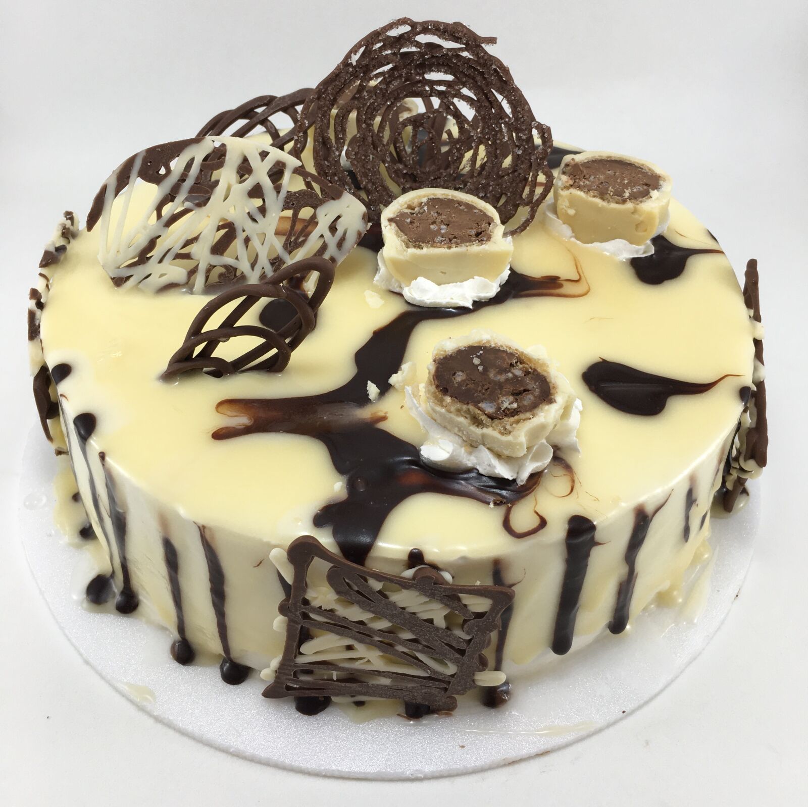 iPhone 6s Plus back camera 4.15mm f/2.2 sample photo. Pie, bonbon, the sweet photography