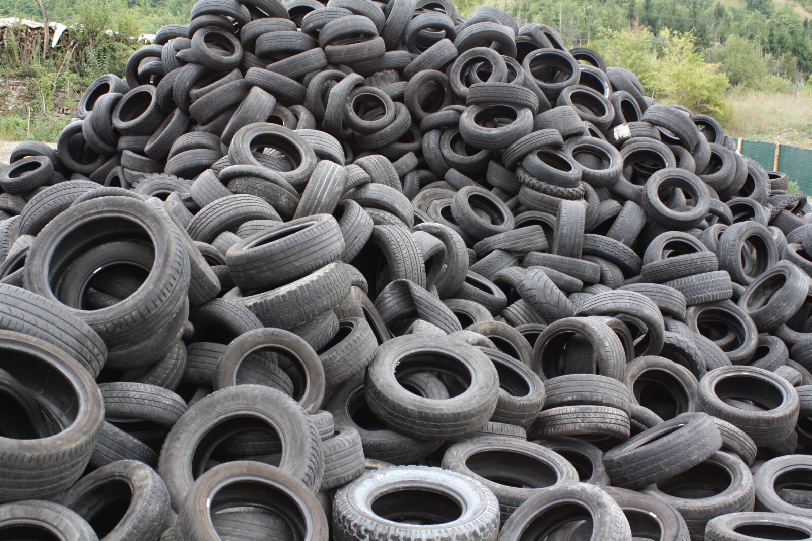 Canon EOS 1000D (EOS Digital Rebel XS / EOS Kiss F) sample photo. Tires, used tires, pfu photography