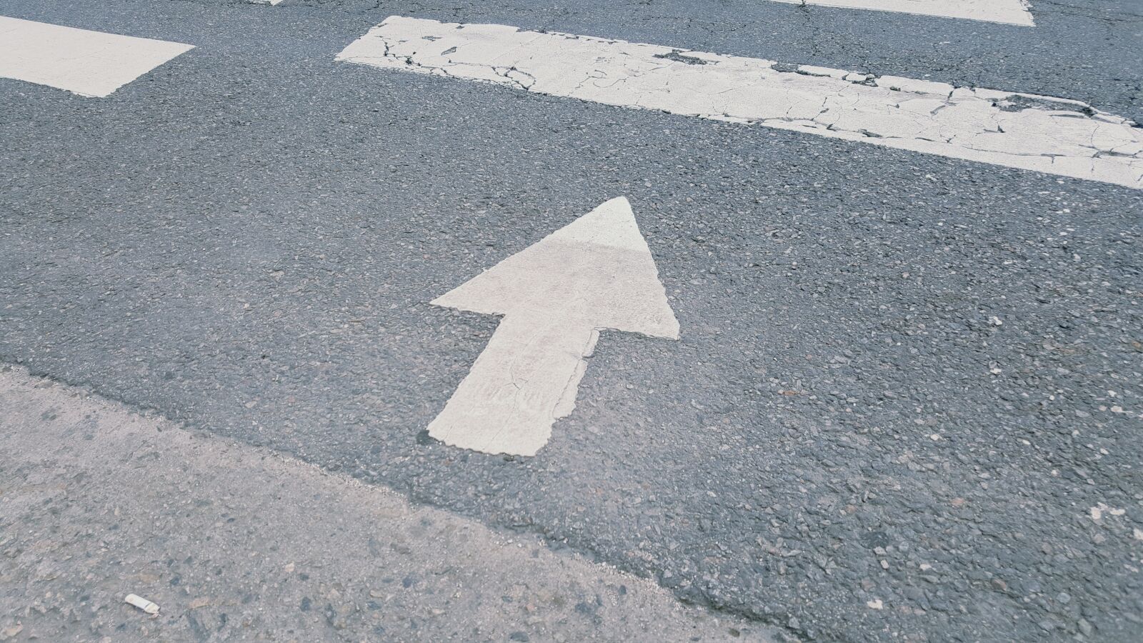 Samsung Galaxy Note5 sample photo. Road, pedestrian crossing, arrow photography